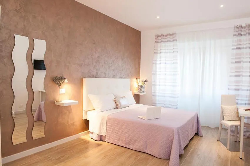 Photo of the whole room, Bed in Domus Casaletto