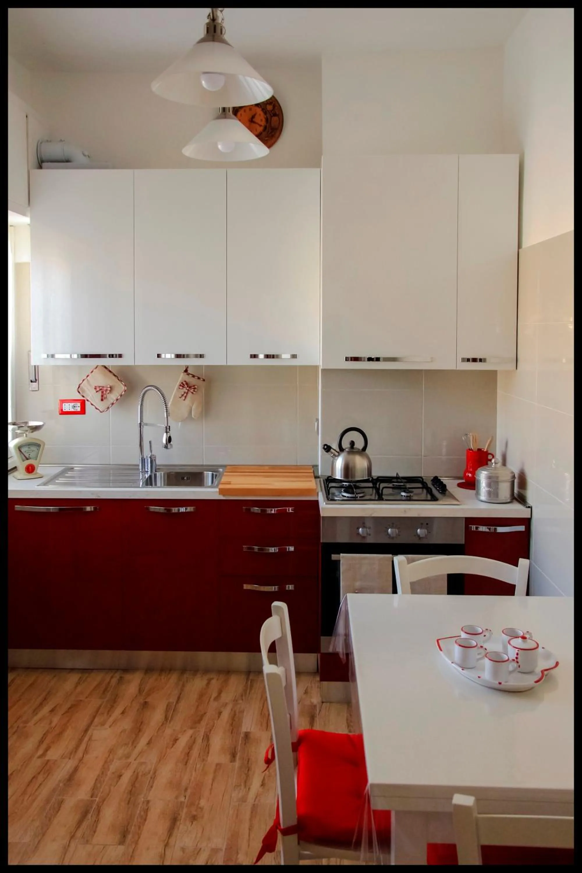 Kitchen or kitchenette in Domus Roma Vacanze - Qui staremo bene