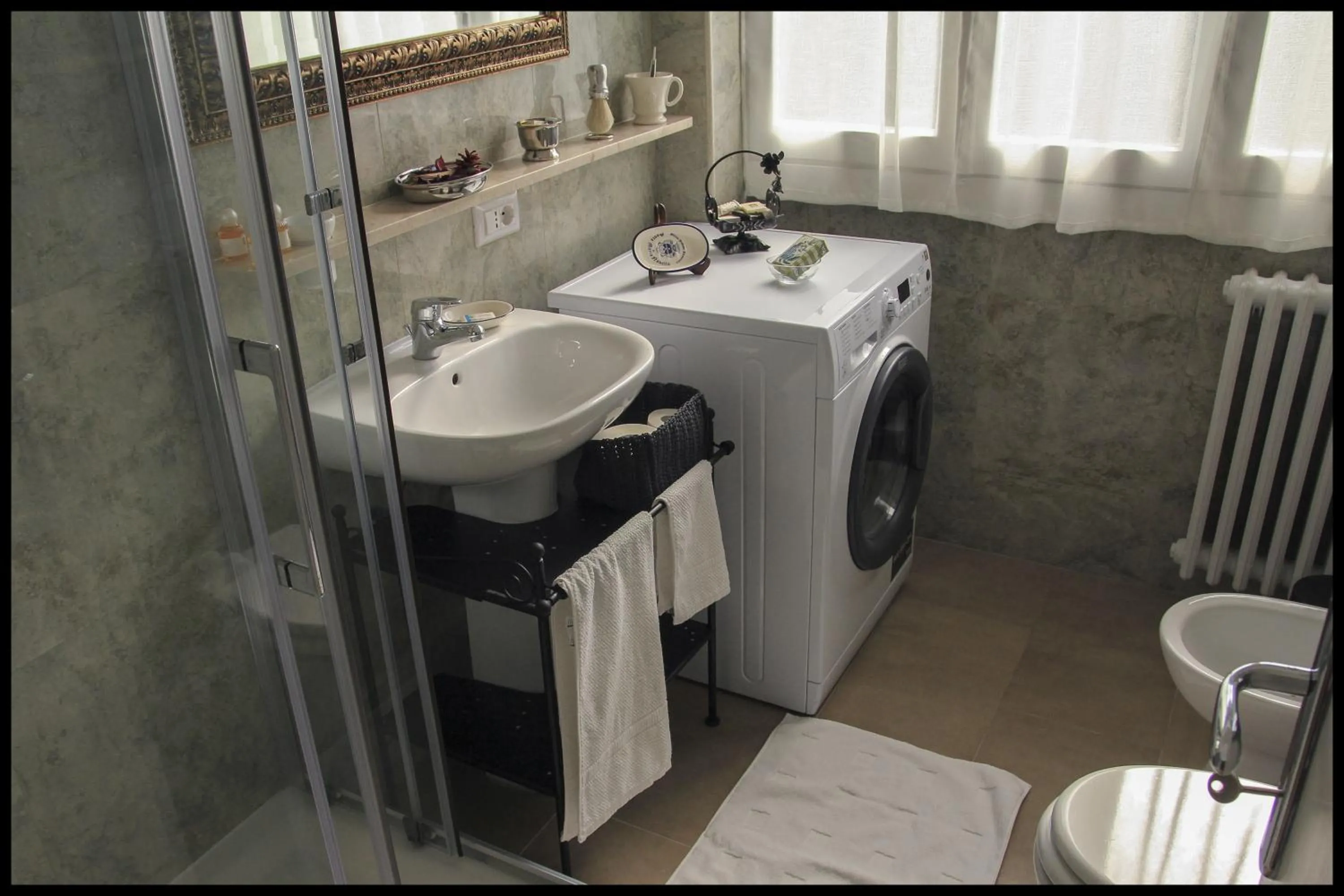 Bathroom in Domus Roma Vacanze - Qui staremo bene