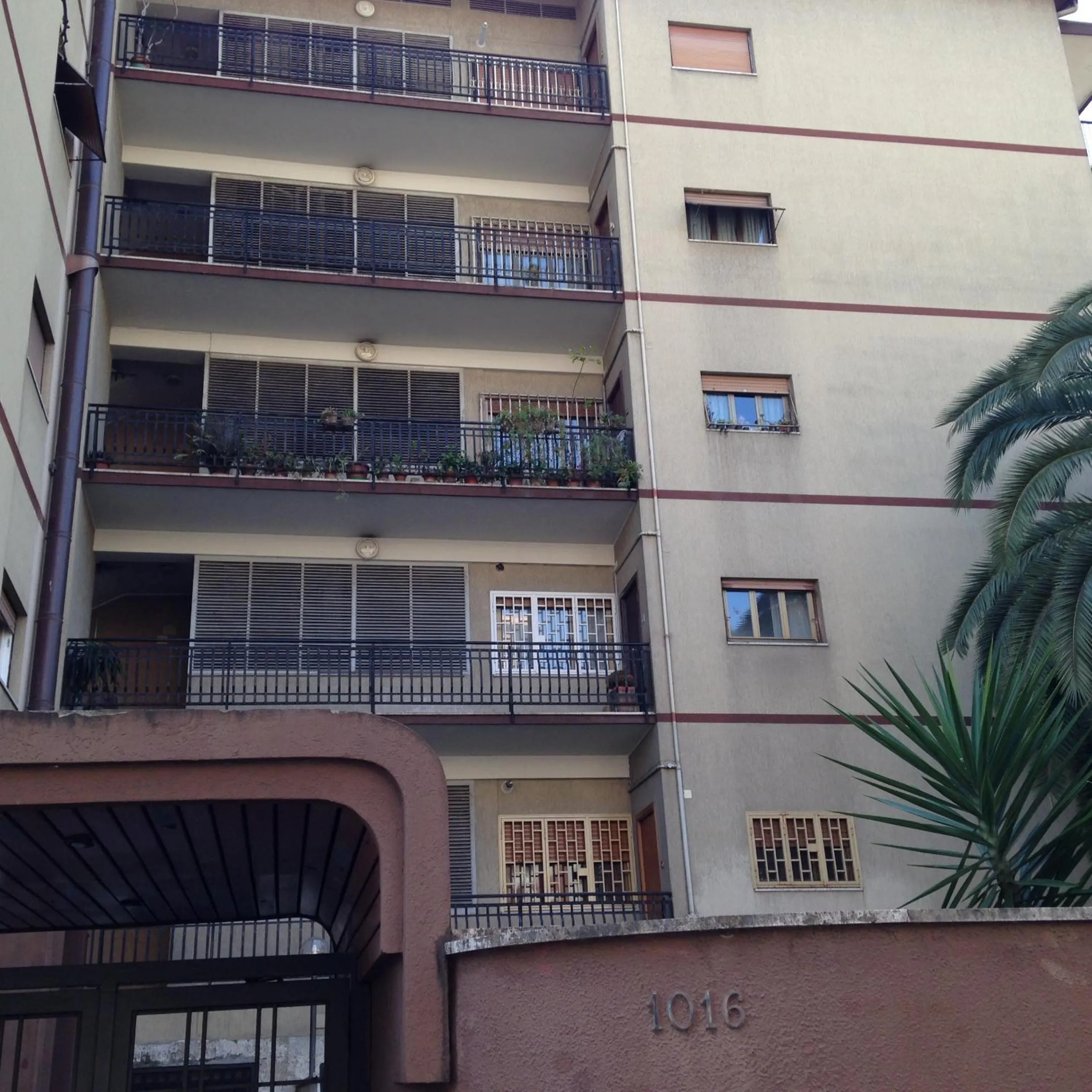 Facade/entrance in Domus Roma Vacanze - Qui staremo bene