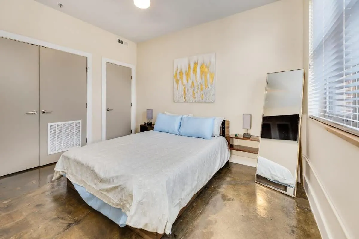 Bed in The West End Flats Hotel