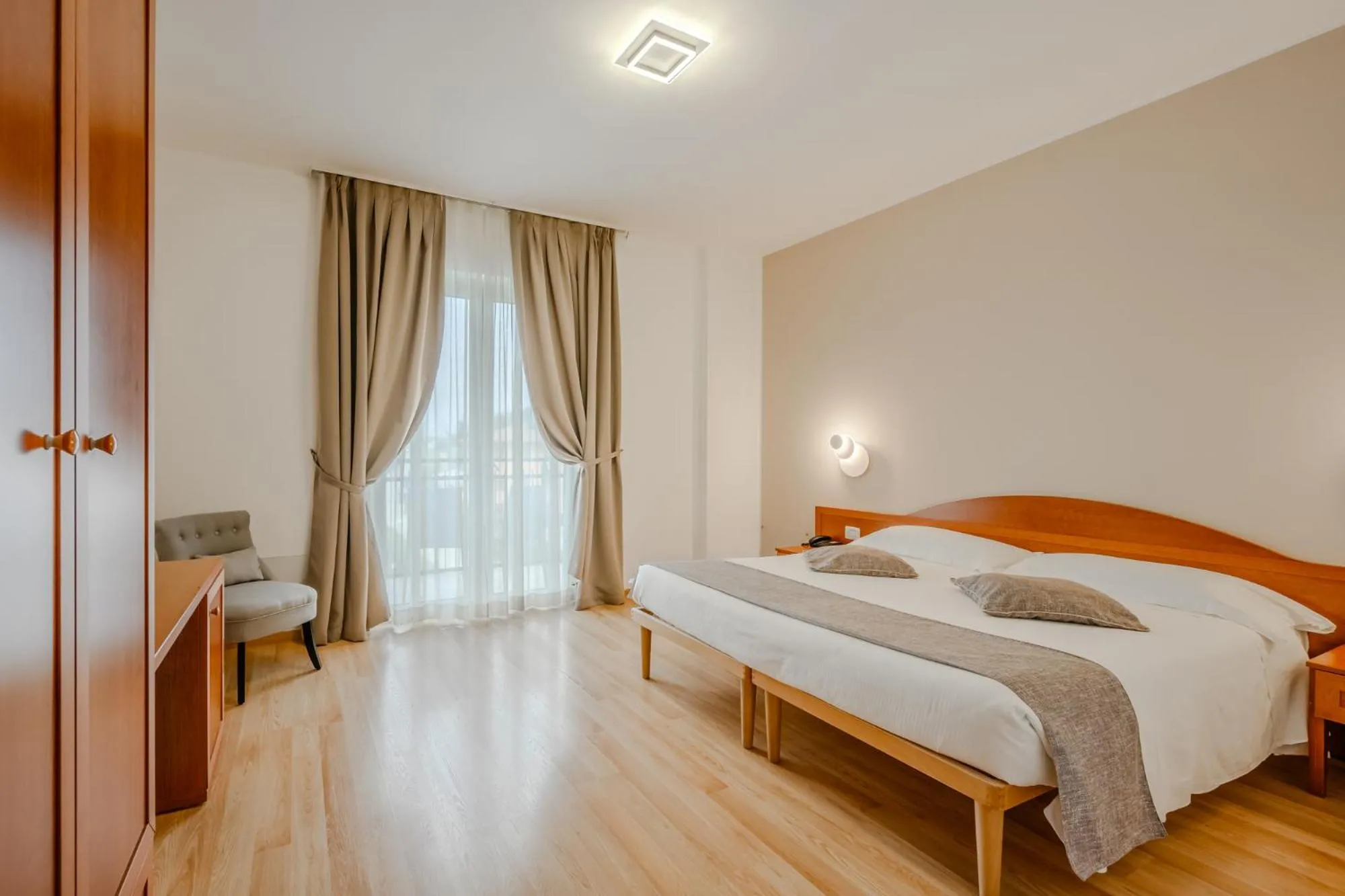 Bedroom, Bed in Hotel Nuova Barcaccia