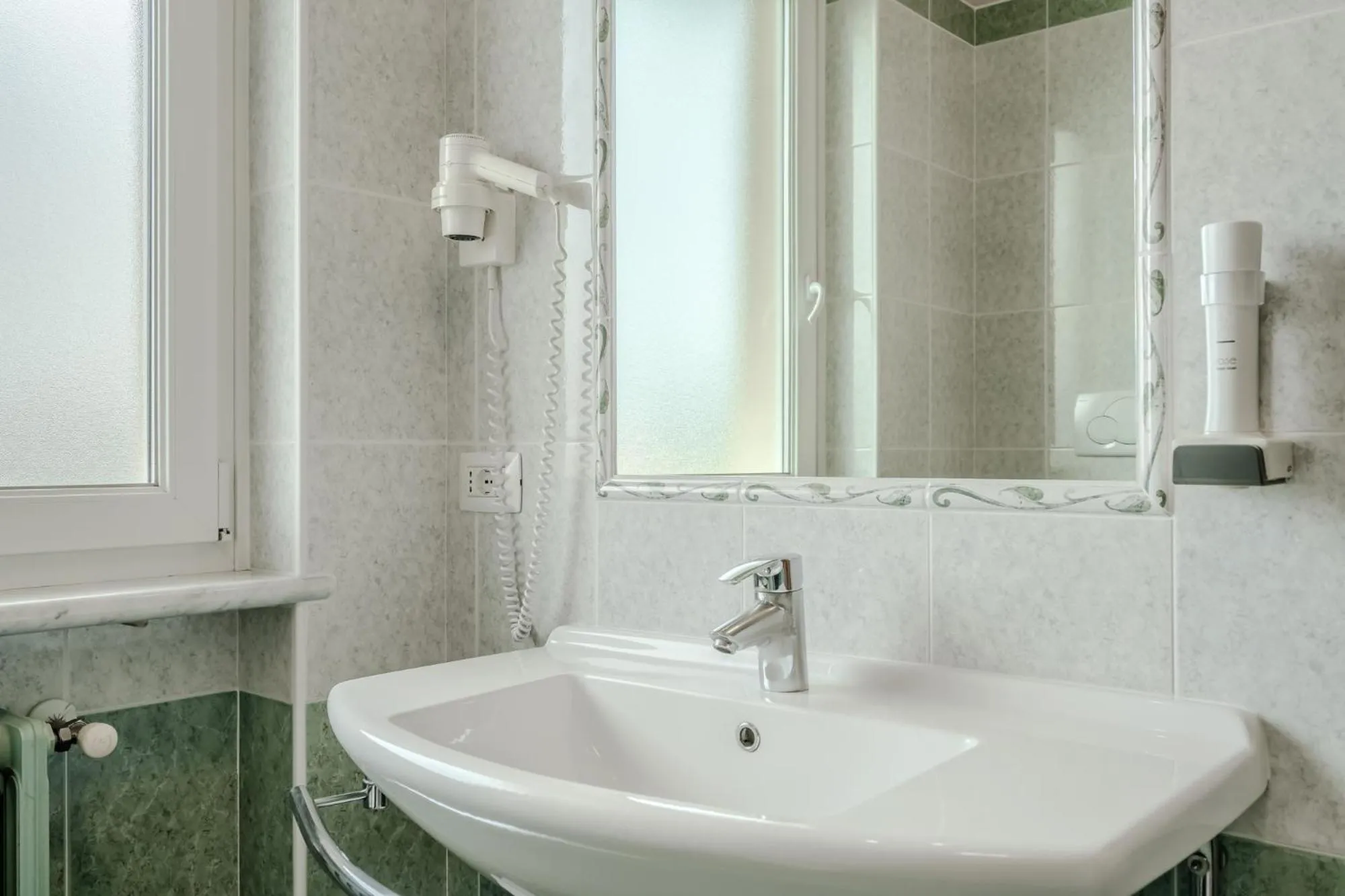 Bathroom in Hotel Nuova Barcaccia