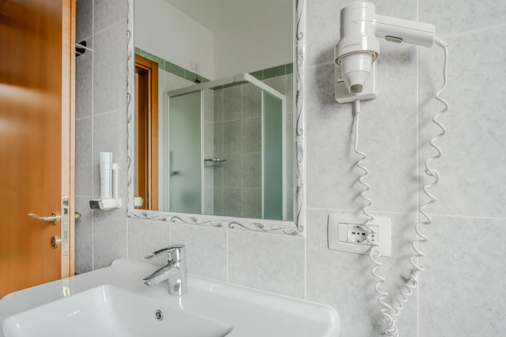 Bathroom in Hotel Nuova Barcaccia