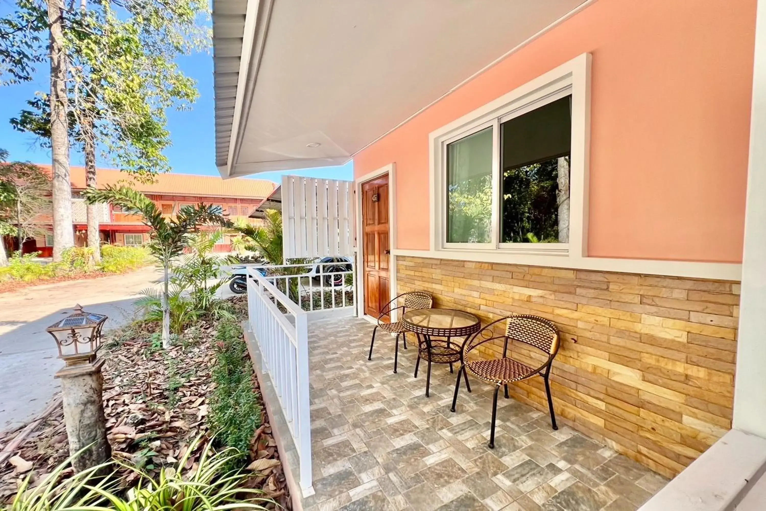 Property building in Koon Hom Apartment Property building in Koon Hom Apartment