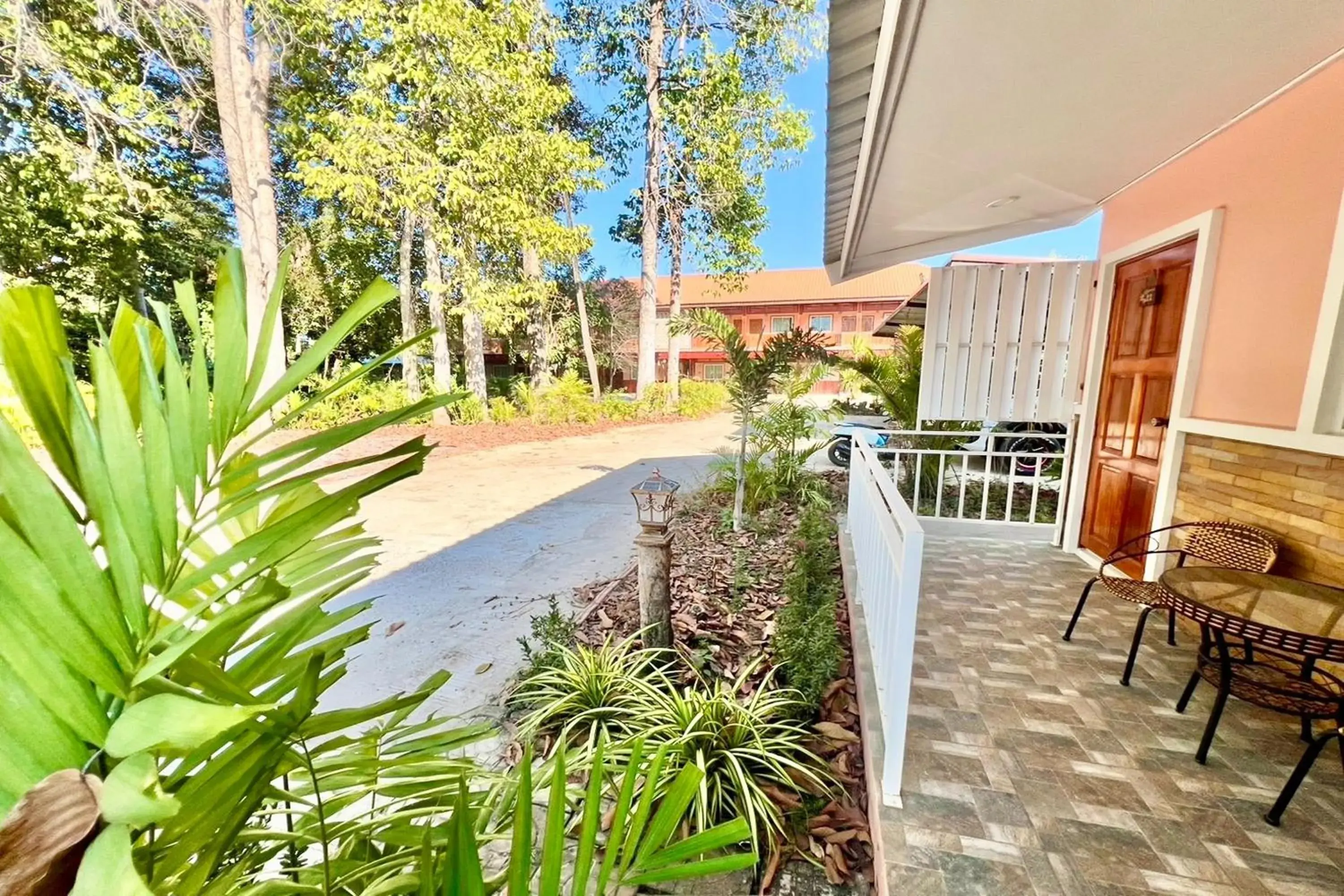 Property building in Koon Hom Apartment Property building in Koon Hom Apartment