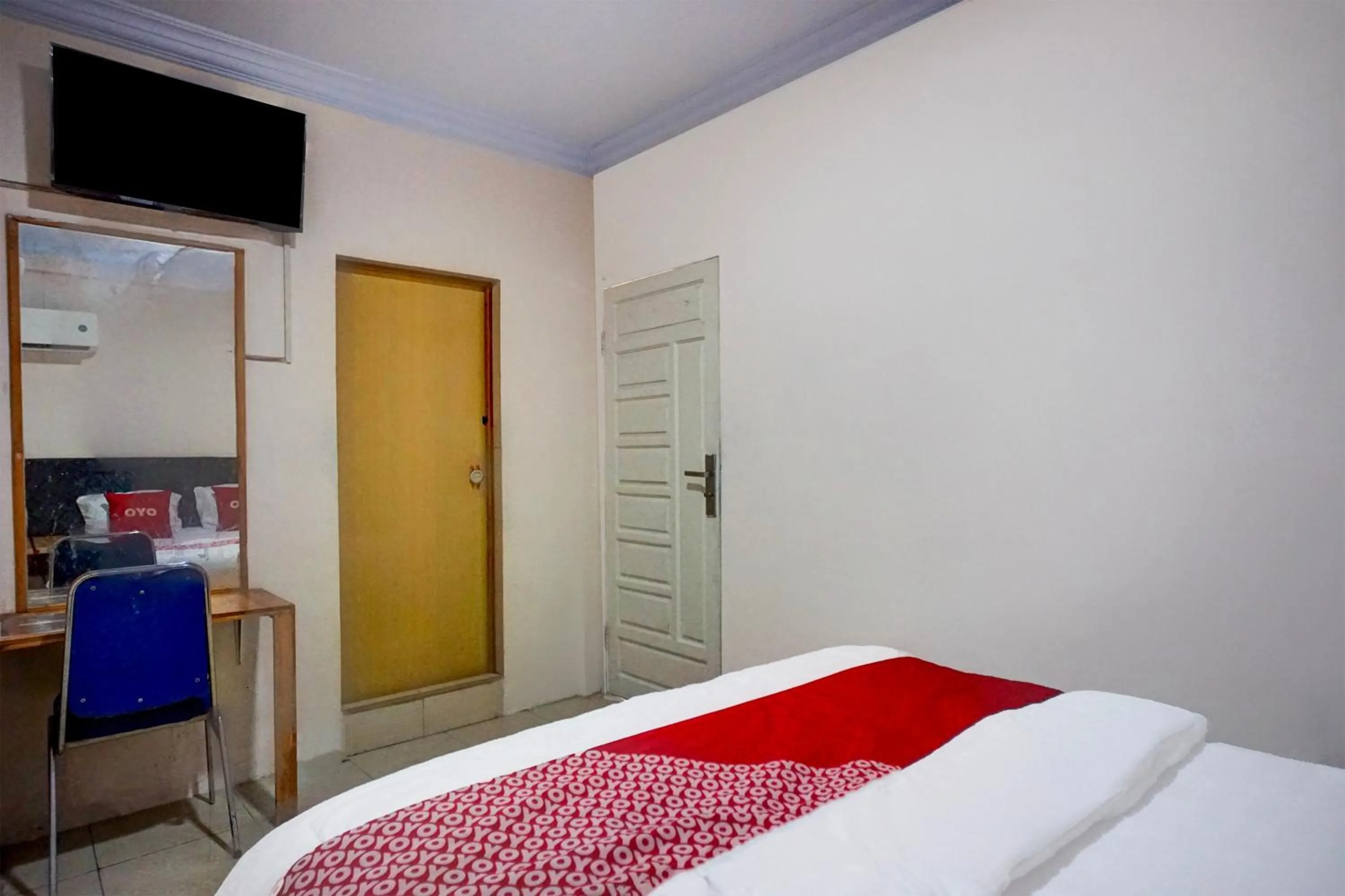 Bedroom, Bed in Hotel O Medan City Center Near Plaza Medan Fair Formerly Waringin Residence