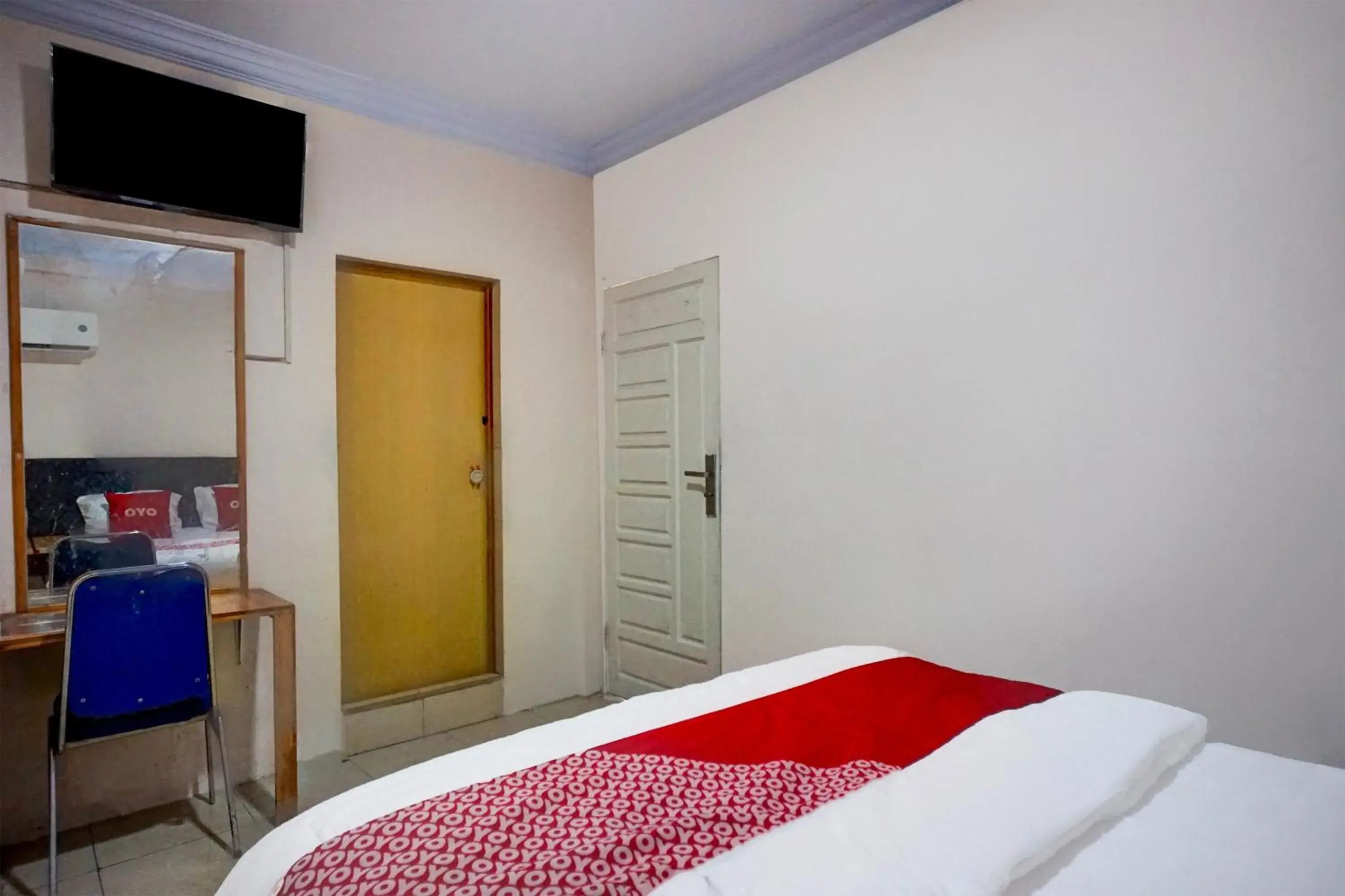 Bedroom, Bed in Hotel O Medan City Center Near Plaza Medan Fair Formerly Waringin Residence Bedroom, Bed in Hotel O Medan City Center Near Plaza Medan Fair Formerly Waringin Residence