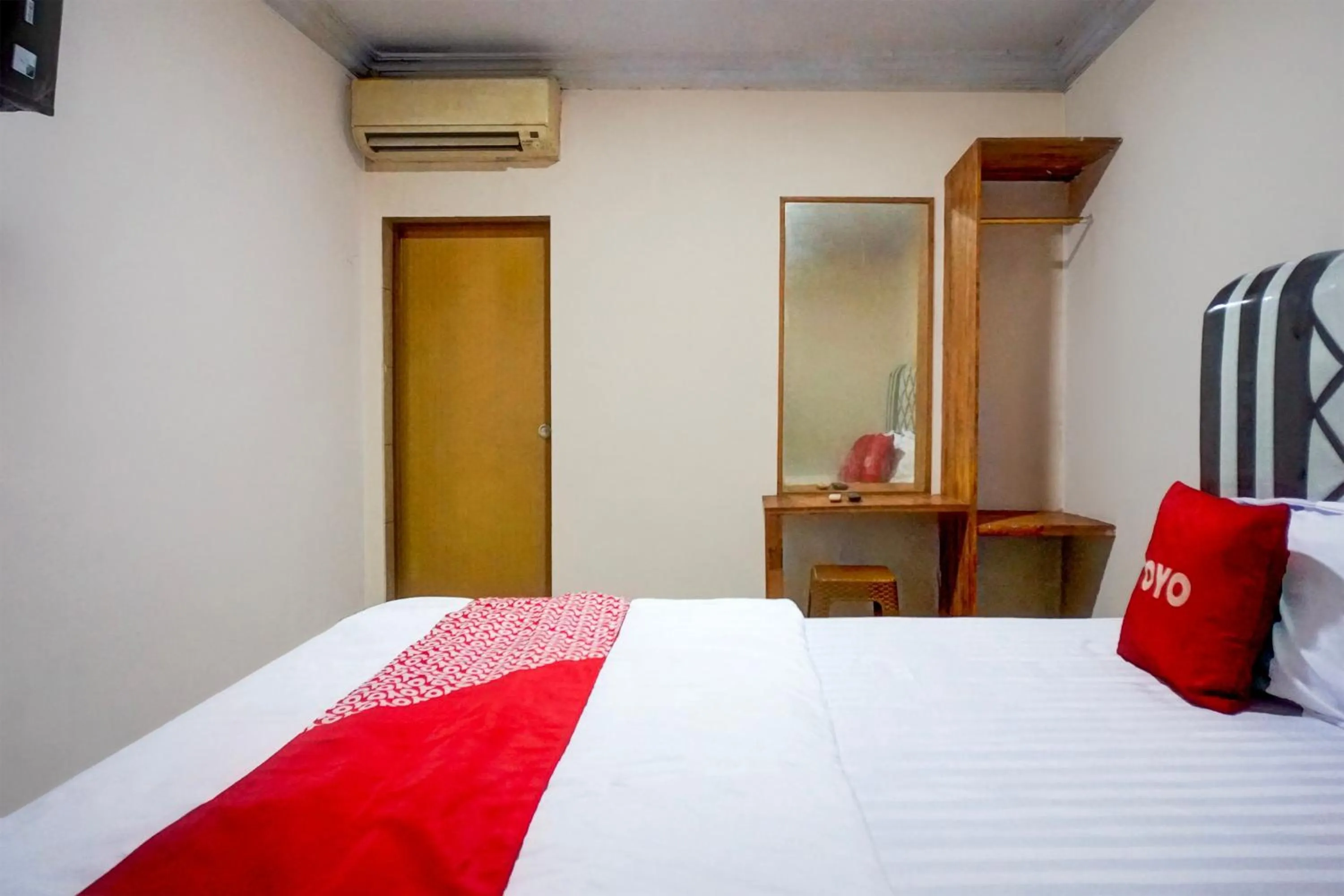 Bedroom, Bed in Hotel O Medan City Center Near Plaza Medan Fair Formerly Waringin Residence