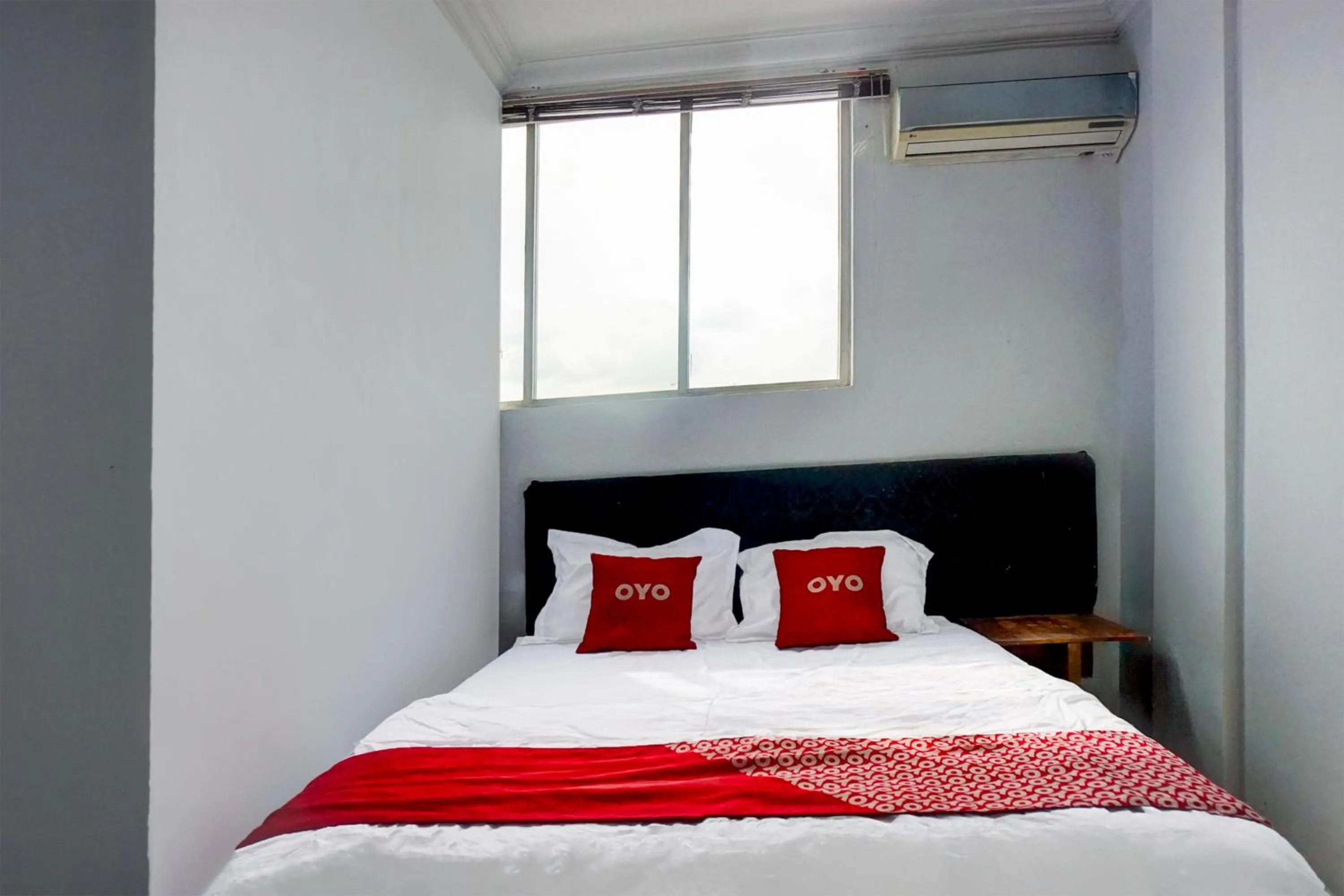 Bedroom, Bed in Hotel O Medan City Center Near Plaza Medan Fair Formerly Waringin Residence