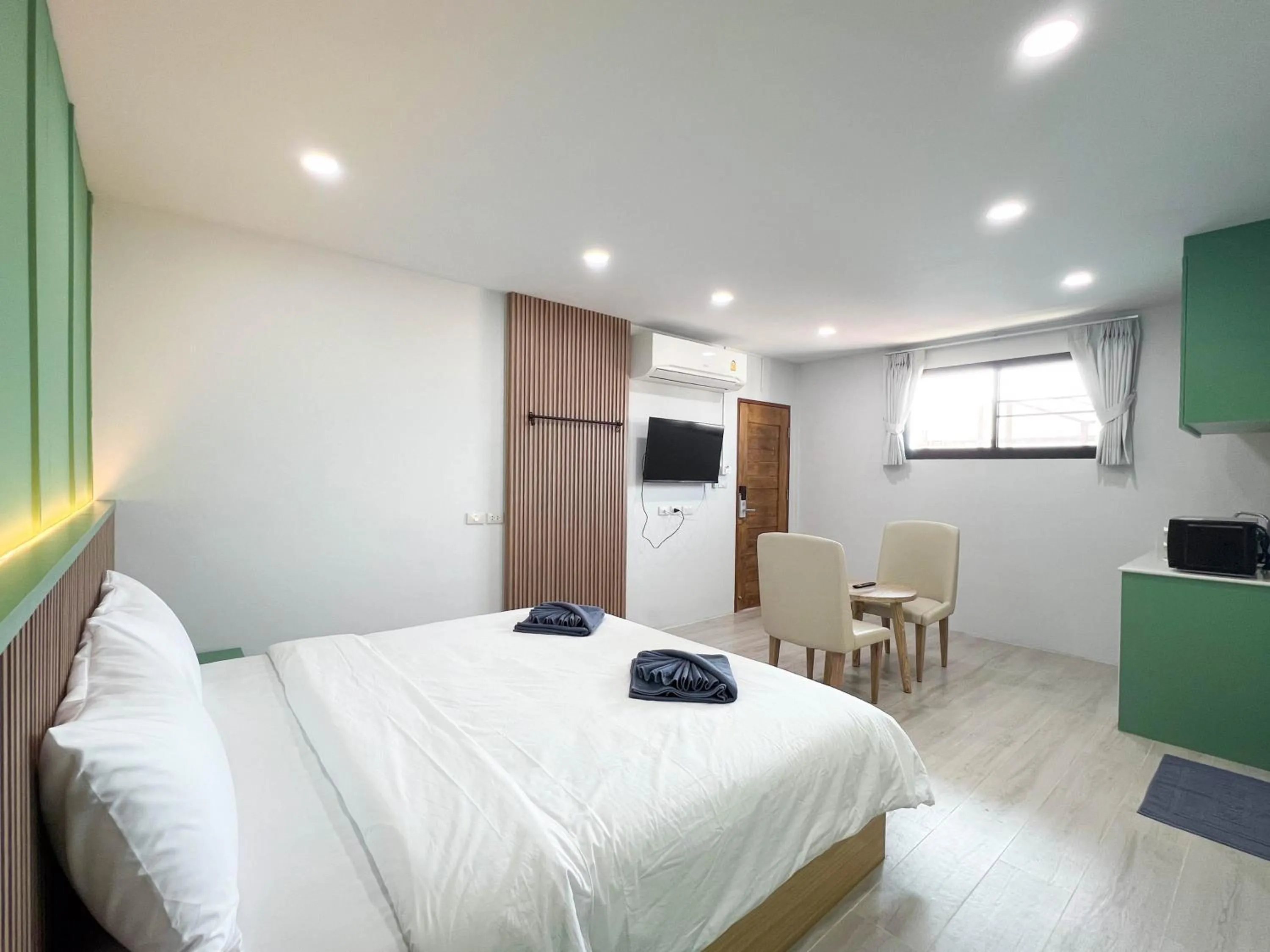 Photo of the whole room, Bed in C You Home at CNX