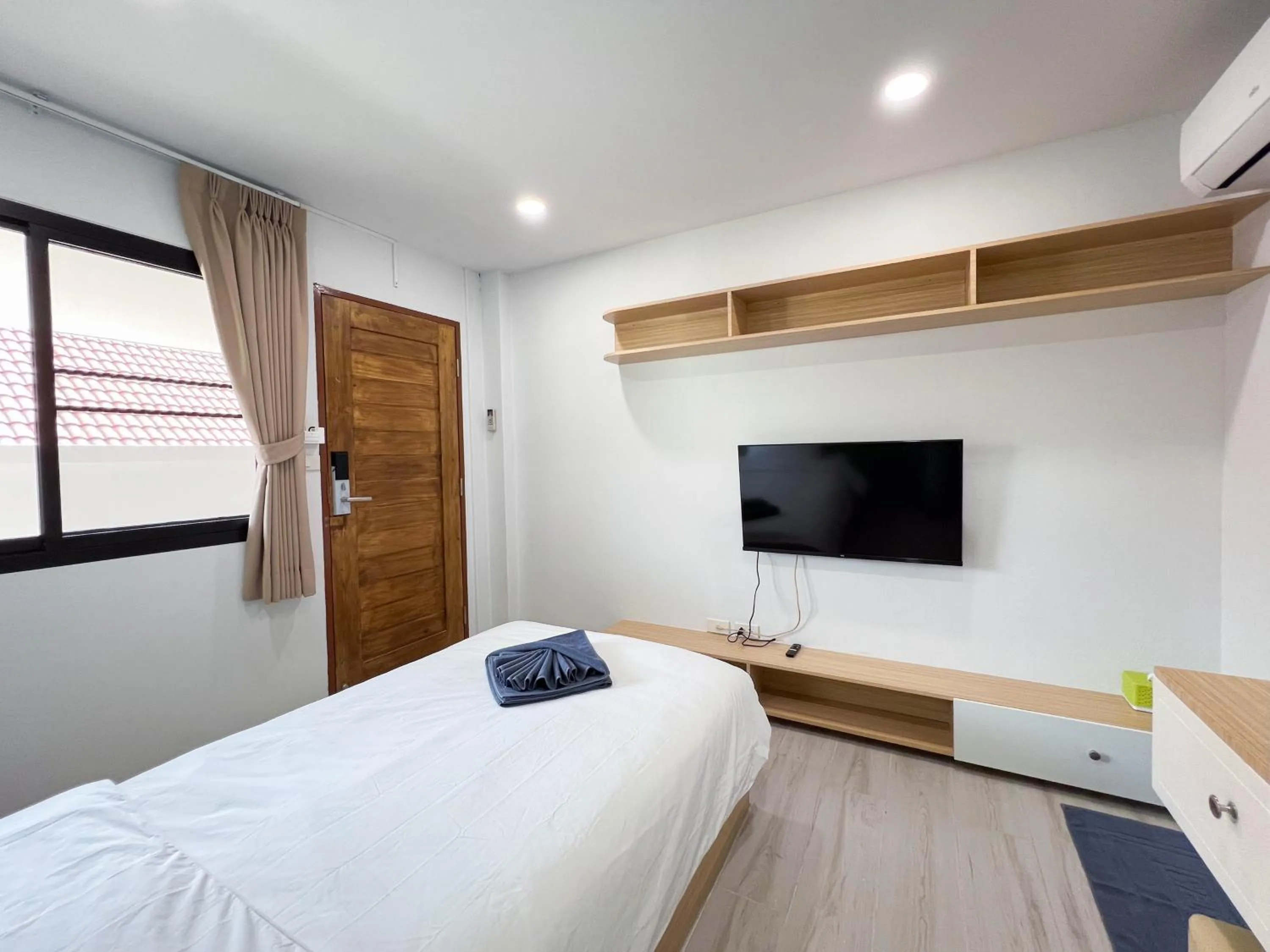 Photo of the whole room, Bed in C You Home at CNX