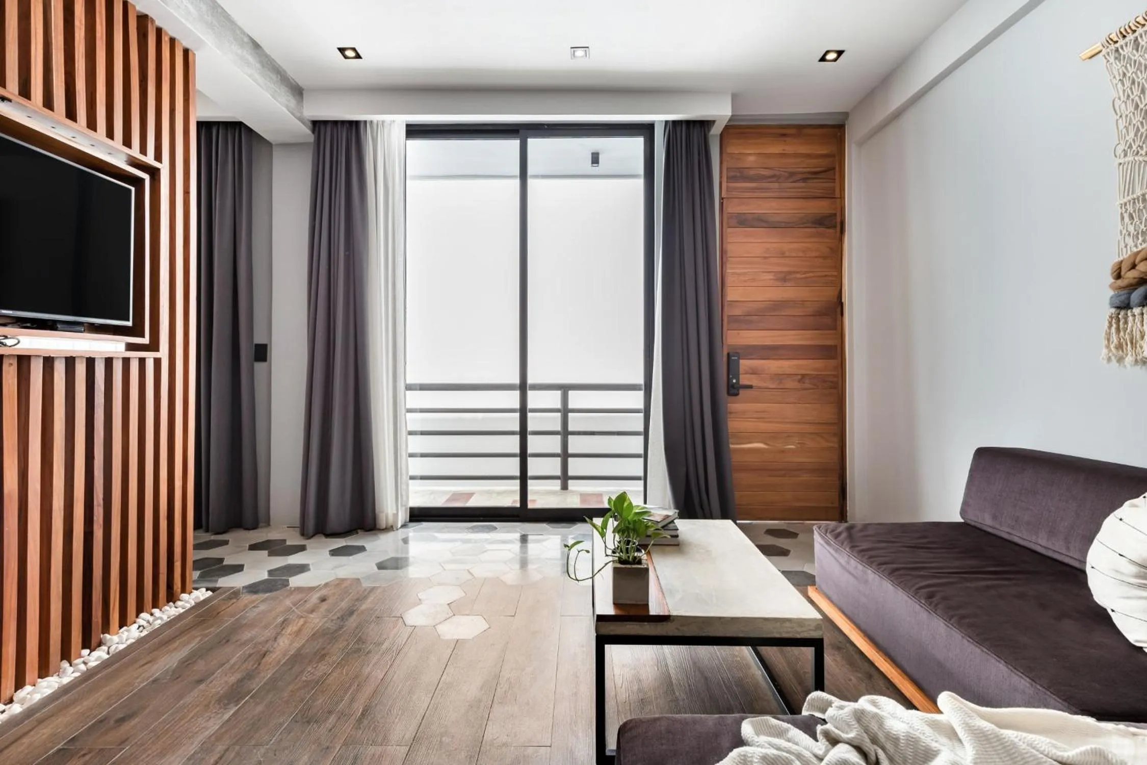 Leaf Boutique Condos