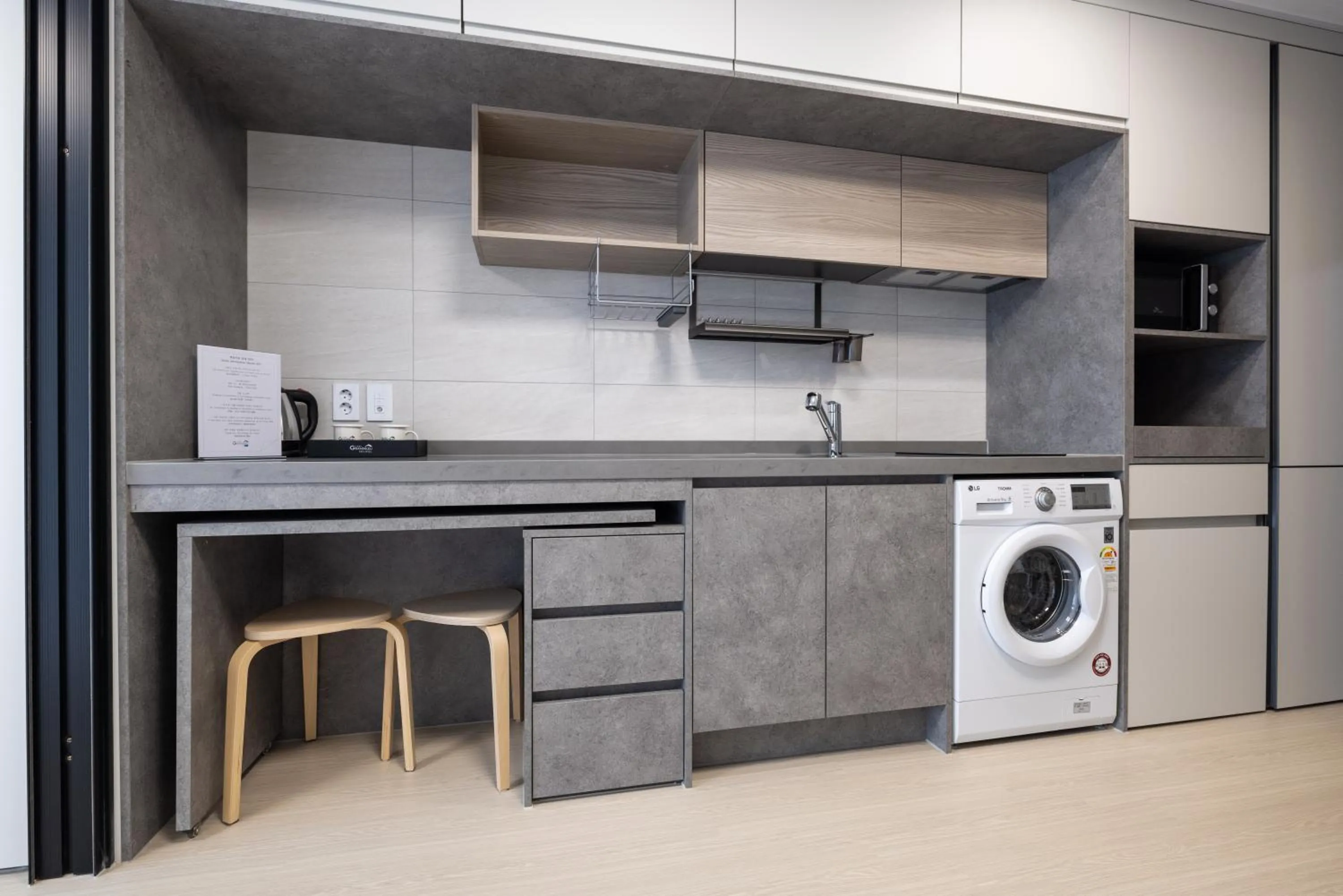 Kitchen or kitchenette in Grand Bleu Hotel & Residence