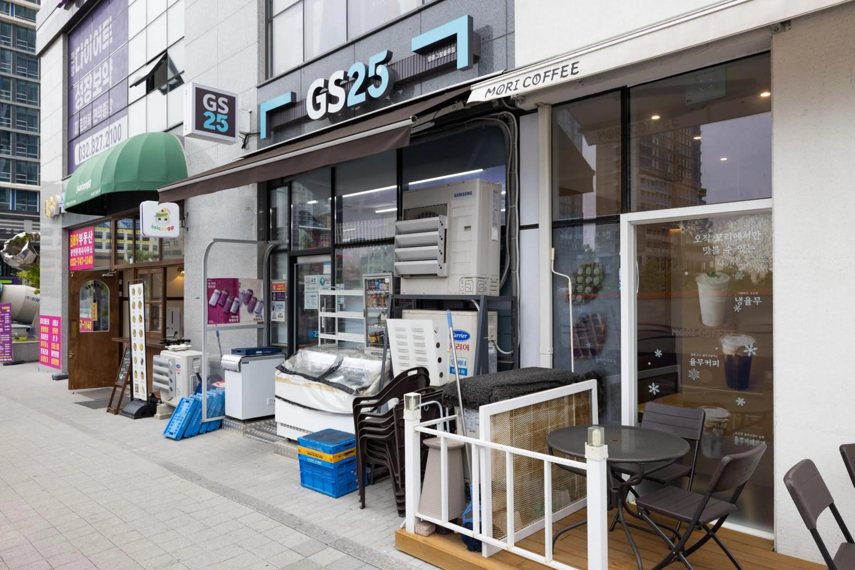 Property building in Grand Bleu Hotel & Residence