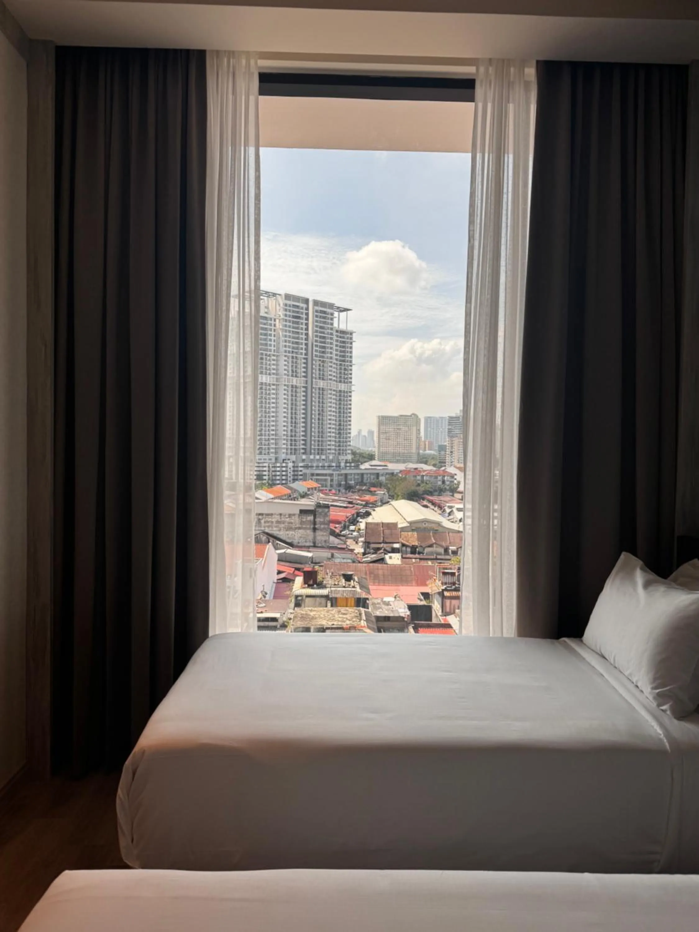 View (from property/room), Bed in Fifth Avenue Hotel