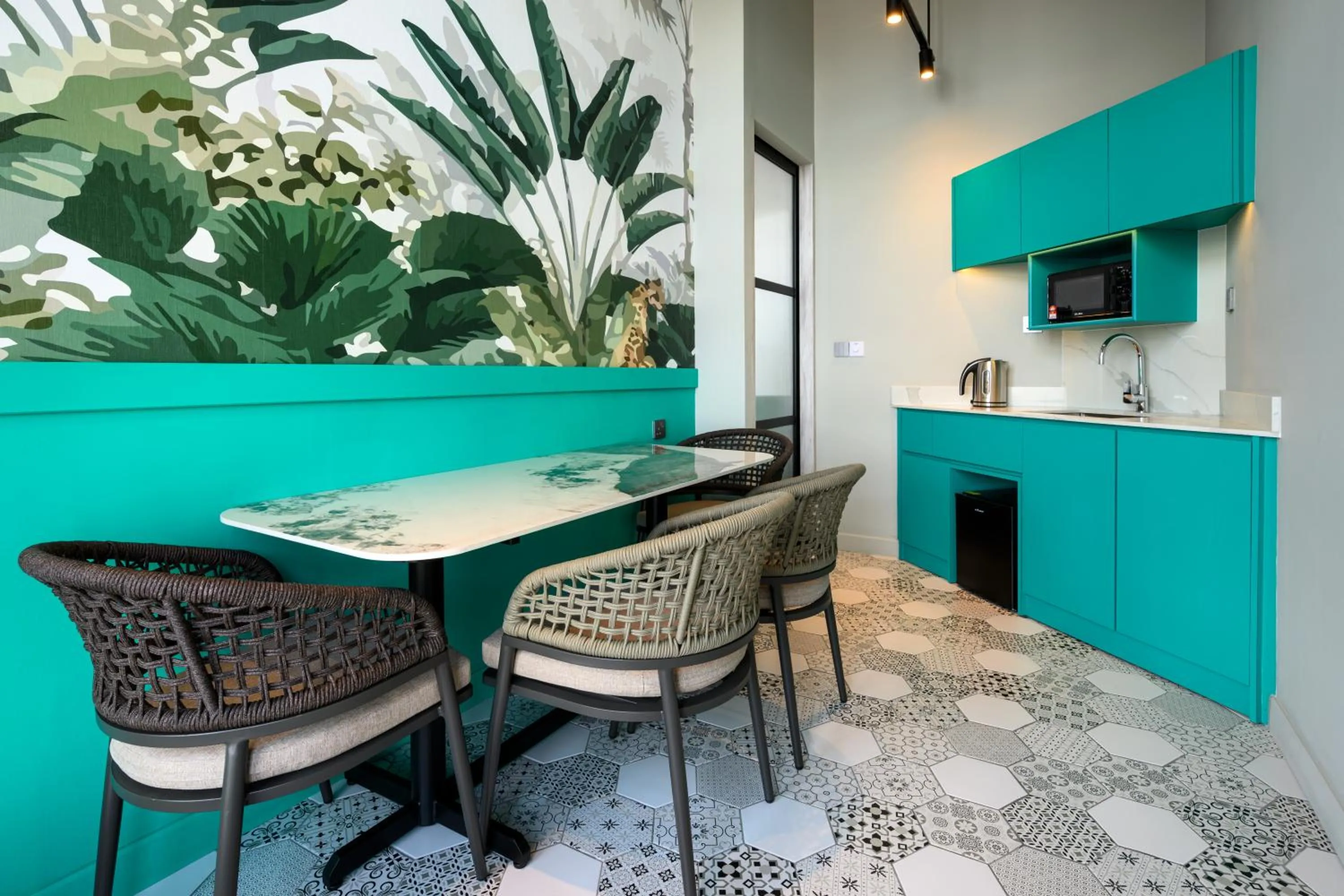 Dining area in Fifth Avenue Hotel