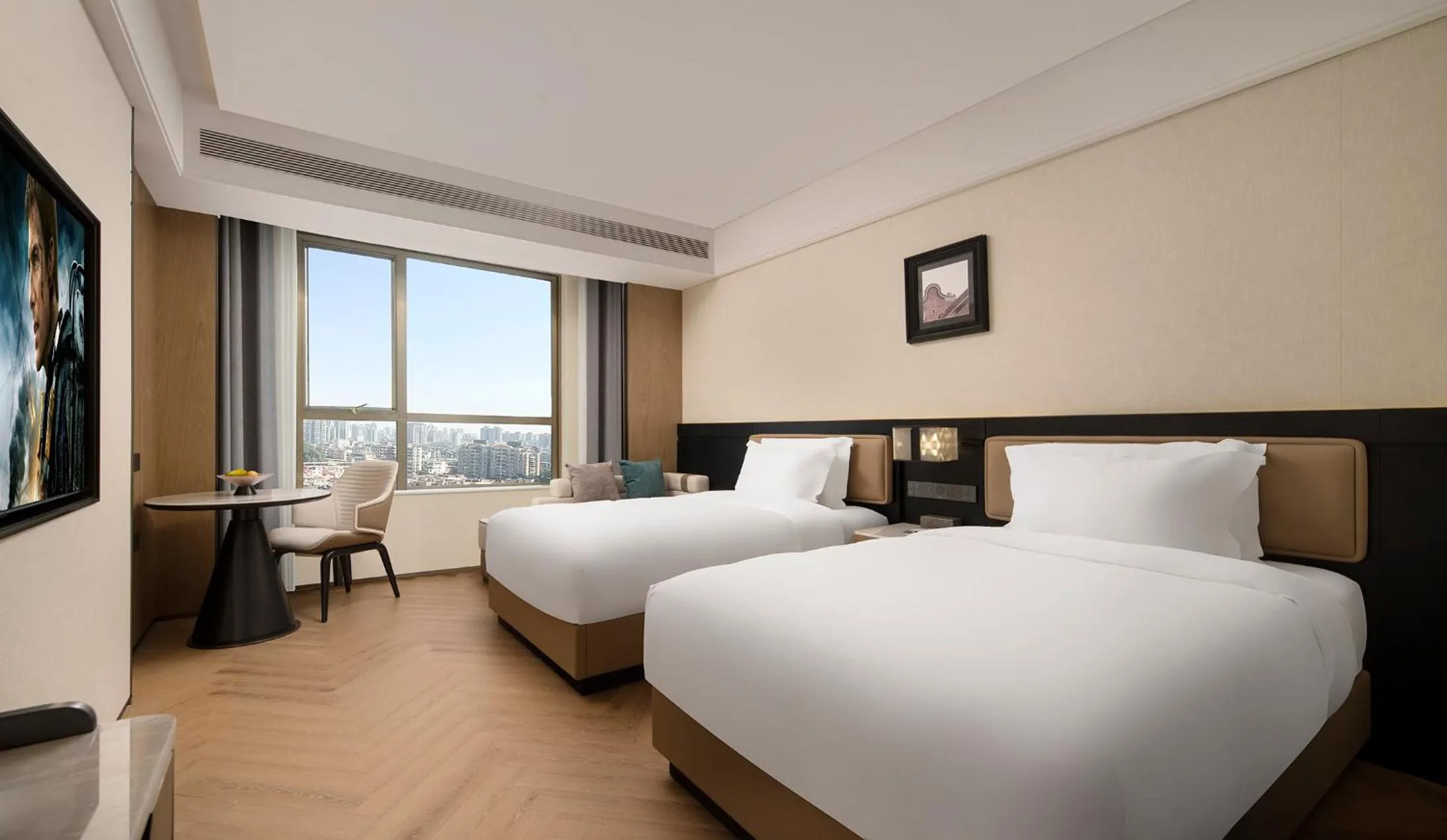 Twin Room with City View in Mehood Lestie International Hotel Panyu Flagship Branch - Free Shuttle Bus to Canton Fair Complex During Canton Fair Period & Free Breakfast & Free Afternoon Tea & Free Midnight Snack