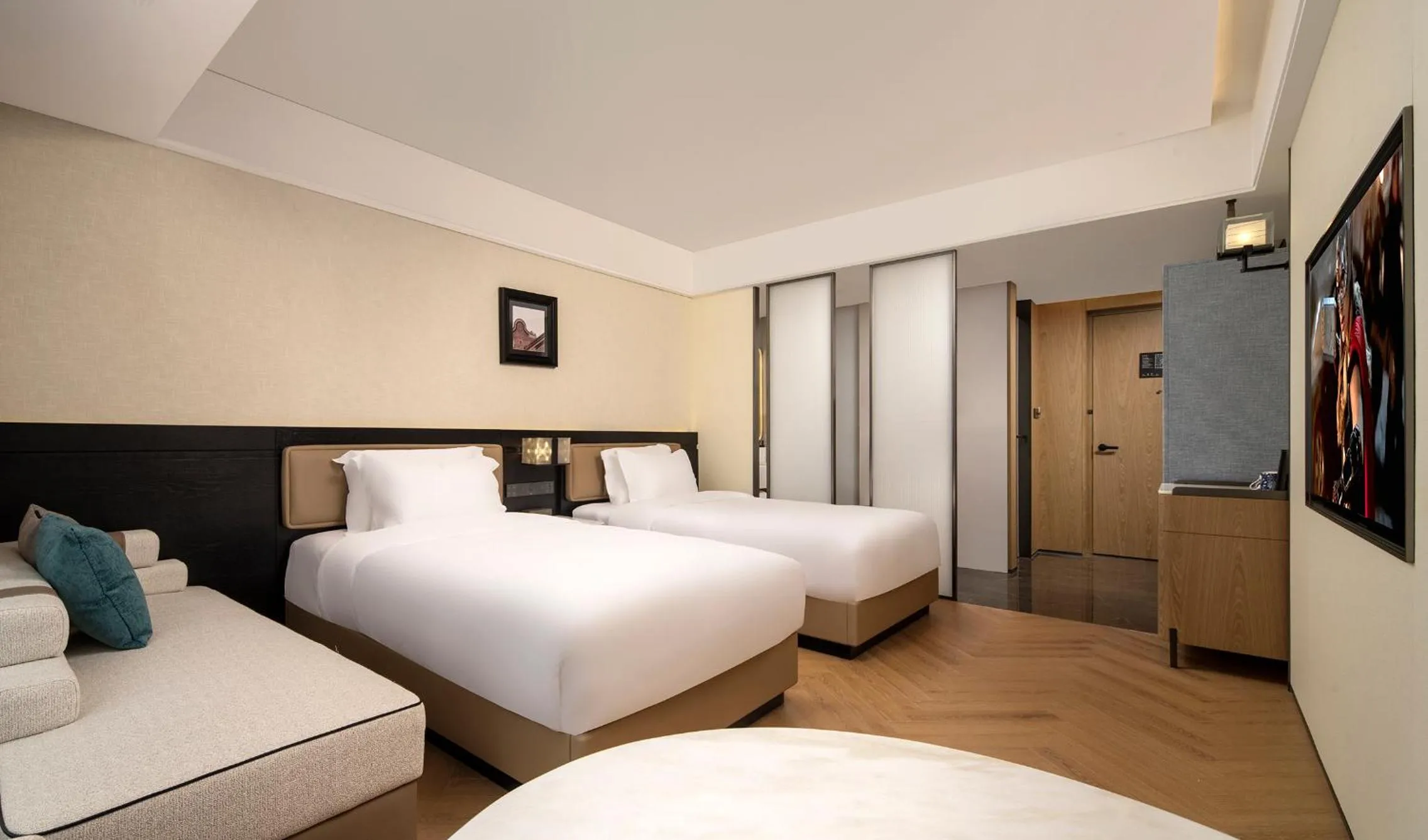 Superior Twin Room in Mehood Lestie International Hotel Panyu Flagship Branch - Free Shuttle Bus to Canton Fair Complex During Canton Fair Period & Free Breakfast & Free Afternoon Tea & Free Midnight Snack