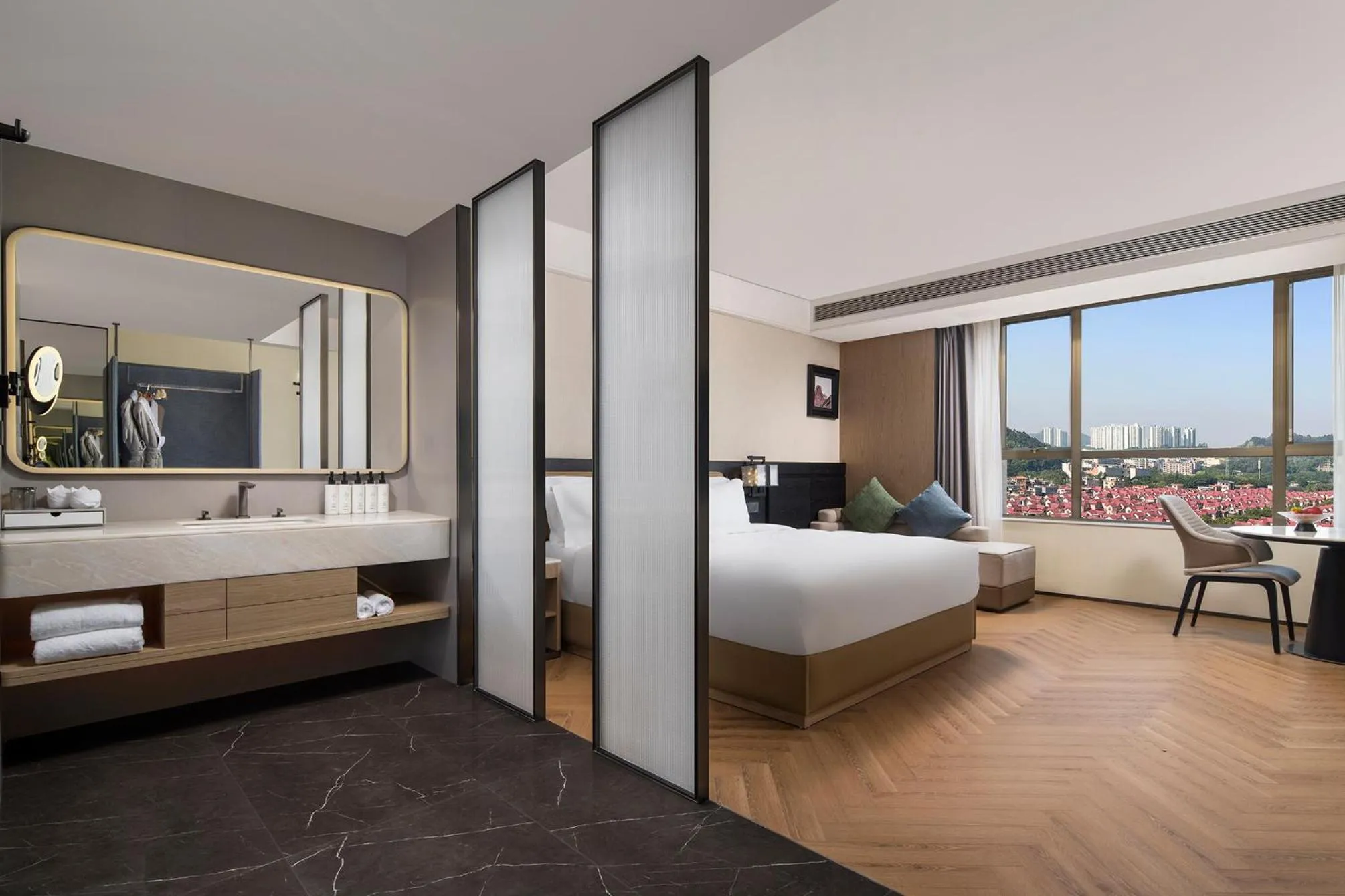 Superior Double Room in Mehood Lestie International Hotel Panyu Flagship Branch - Free Shuttle Bus to Canton Fair Complex During Canton Fair Period & Free Breakfast & Free Afternoon Tea & Free Midnight Snack