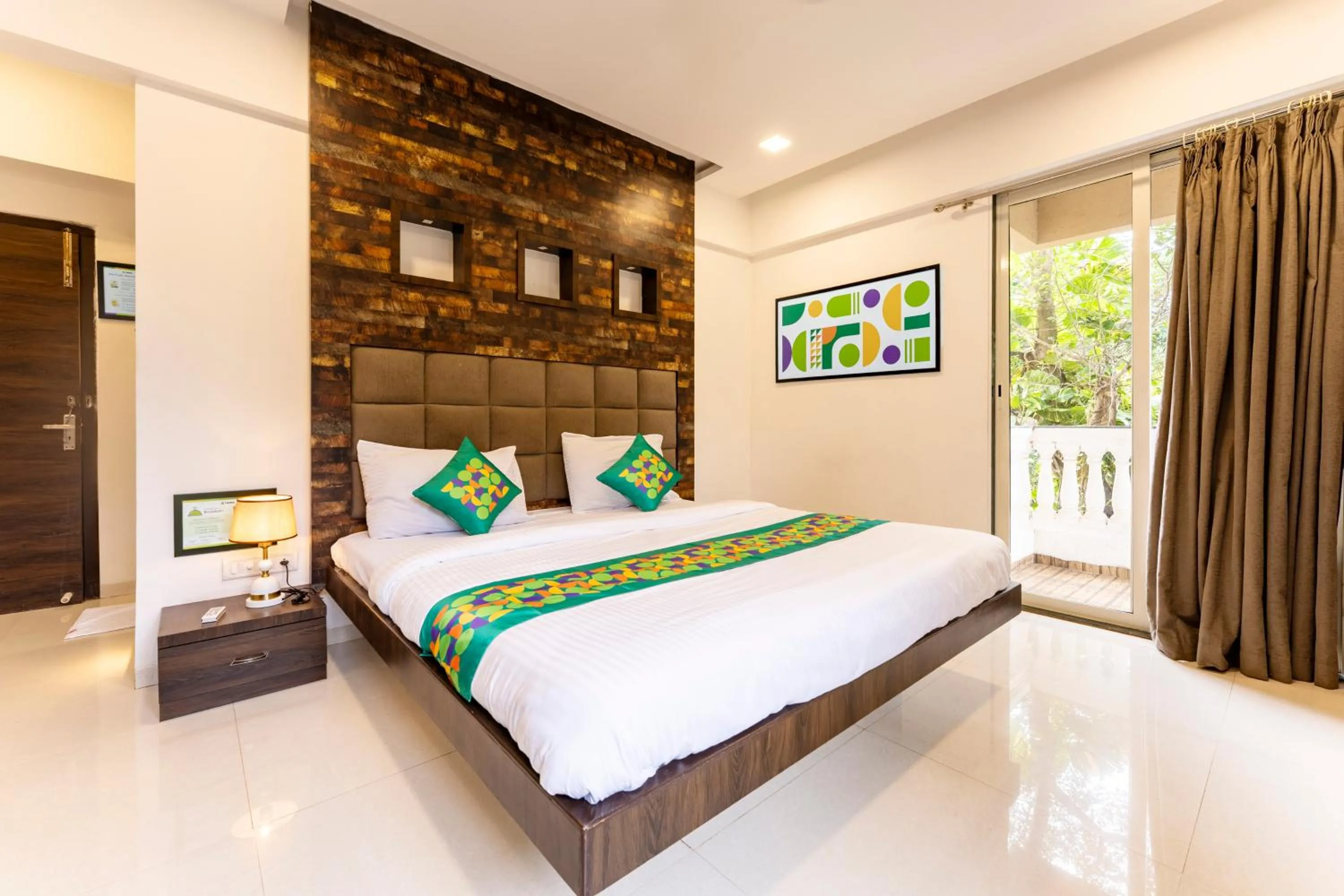 Bedroom, Bed in Treebo Blue Roof, Kelwa