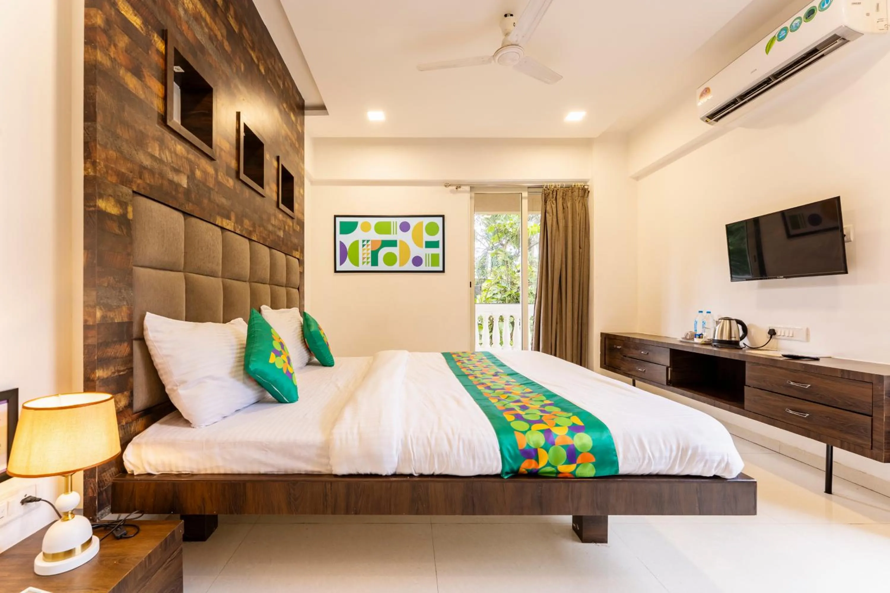 Bedroom, Bed in Treebo Blue Roof, Kelwa