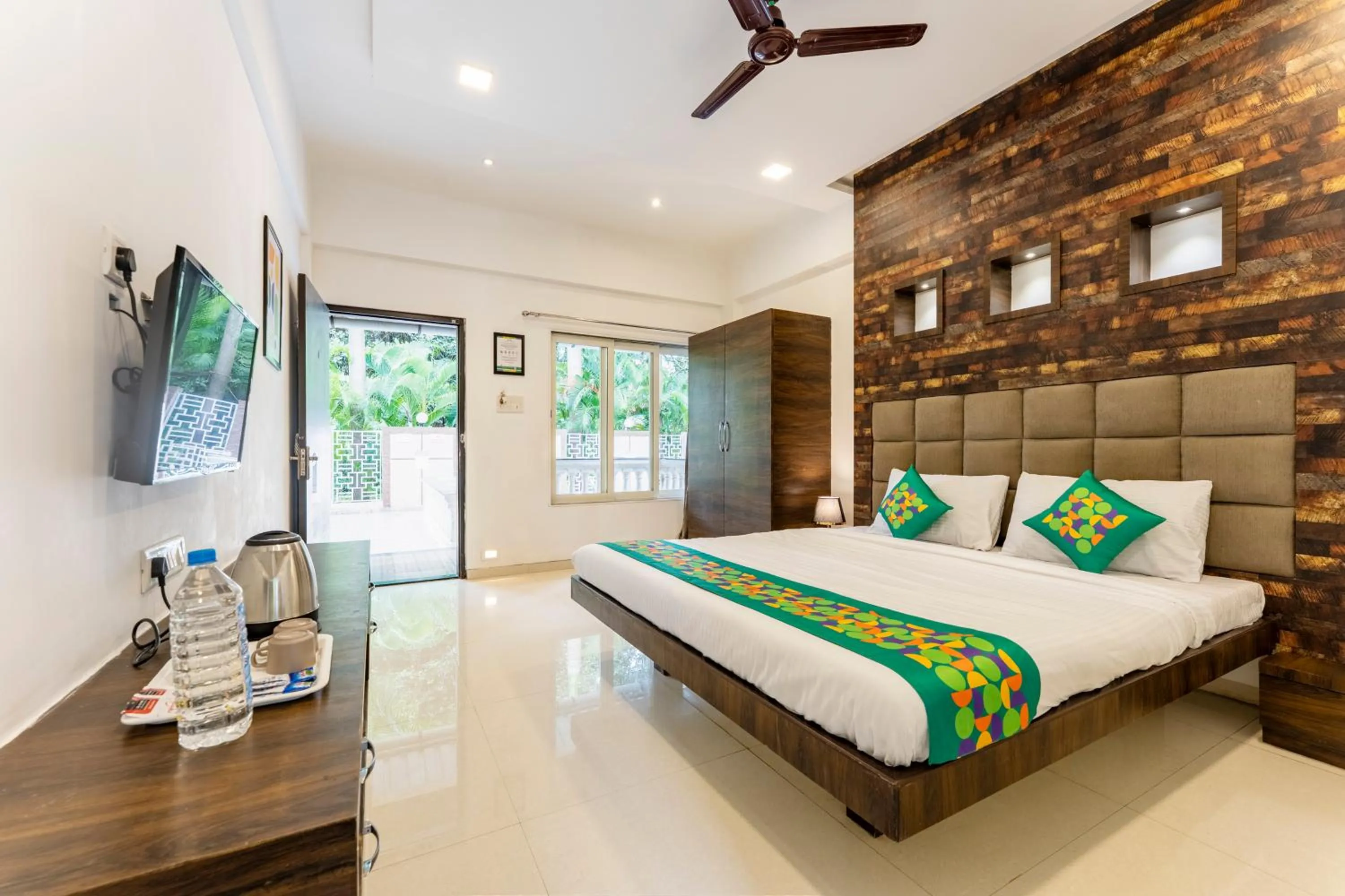 Bedroom, Bed in Treebo Blue Roof, Kelwa