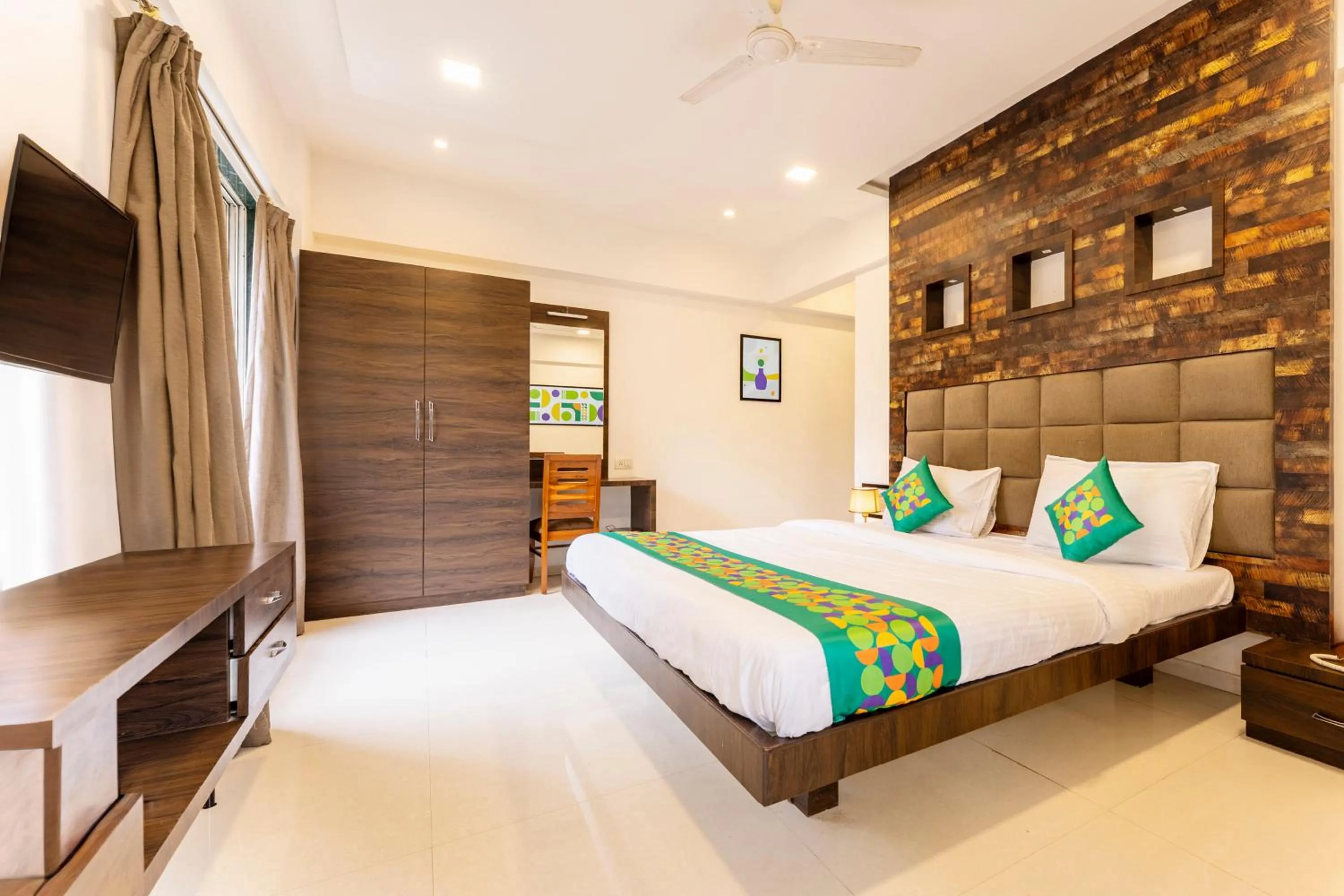 Bedroom, Bed in Treebo Blue Roof, Kelwa