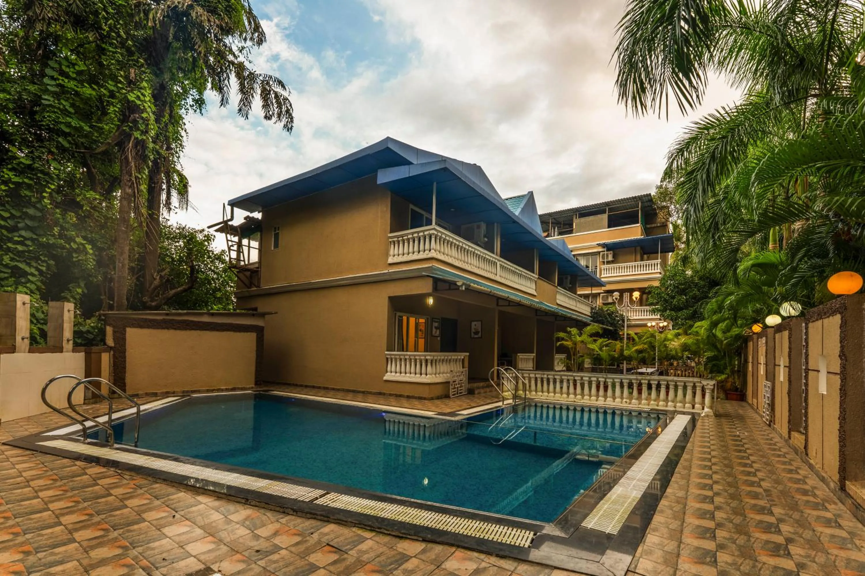 Swimming pool in Treebo Blue Roof, Kelwa