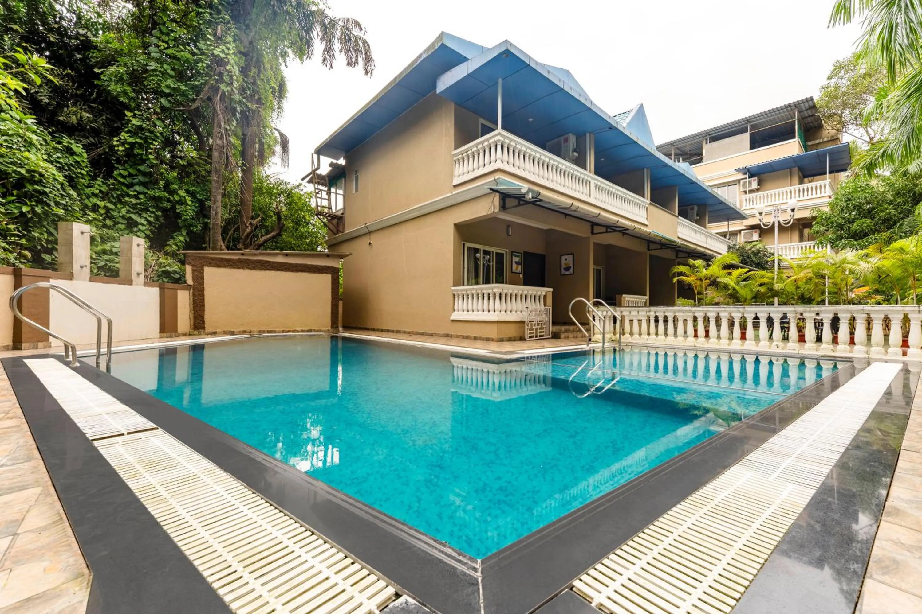 Swimming pool in Treebo Blue Roof, Kelwa