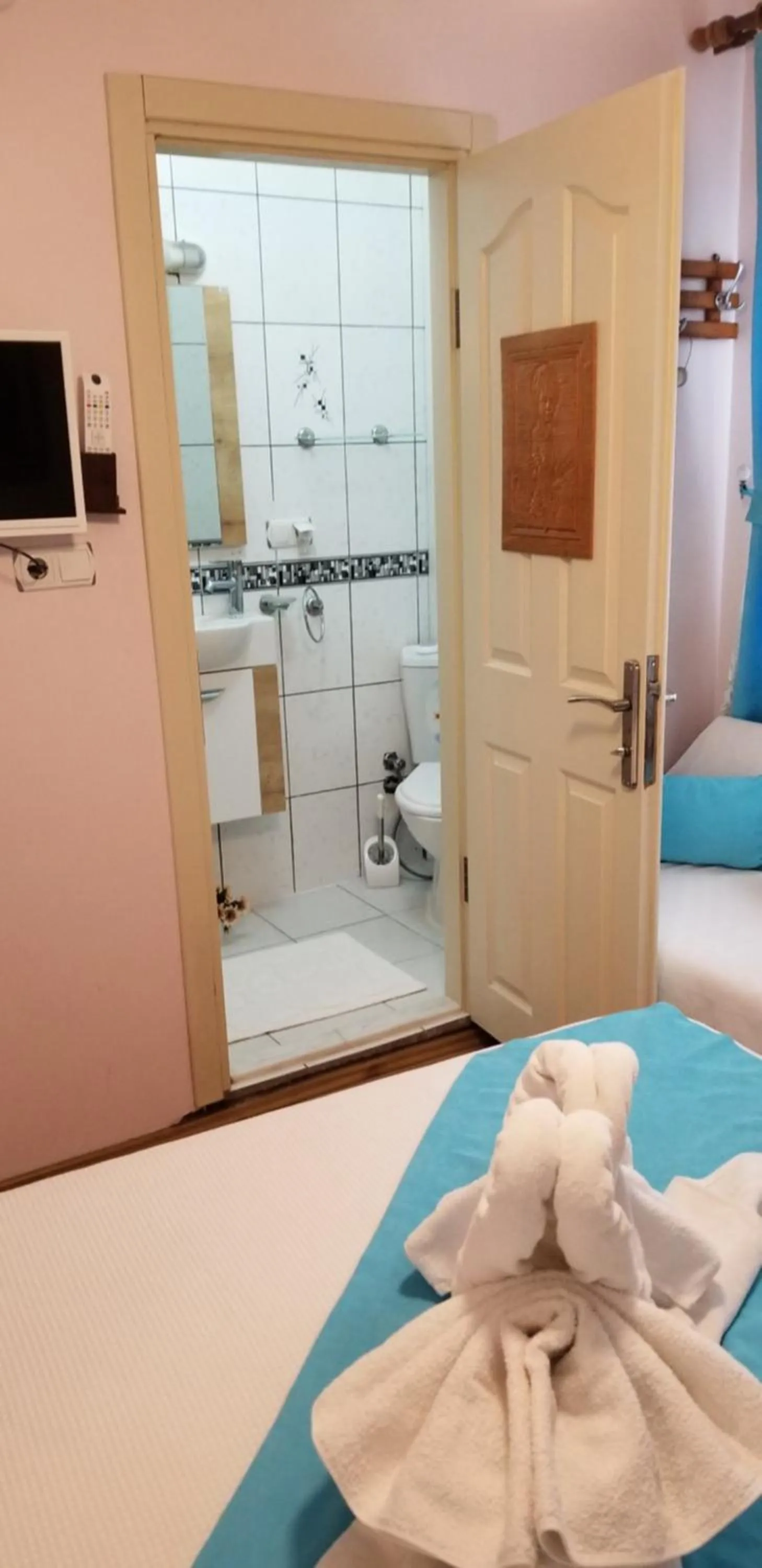 Bathroom, Bed in Dardanelles1915