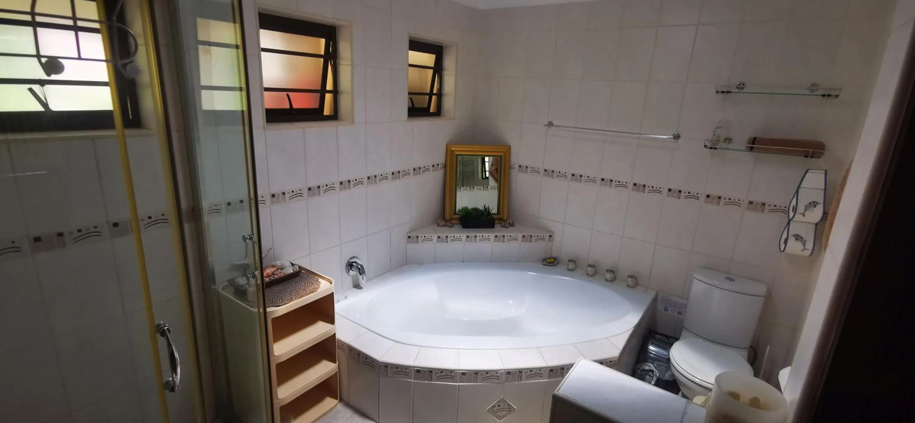 Bathroom in The Third Dolphin