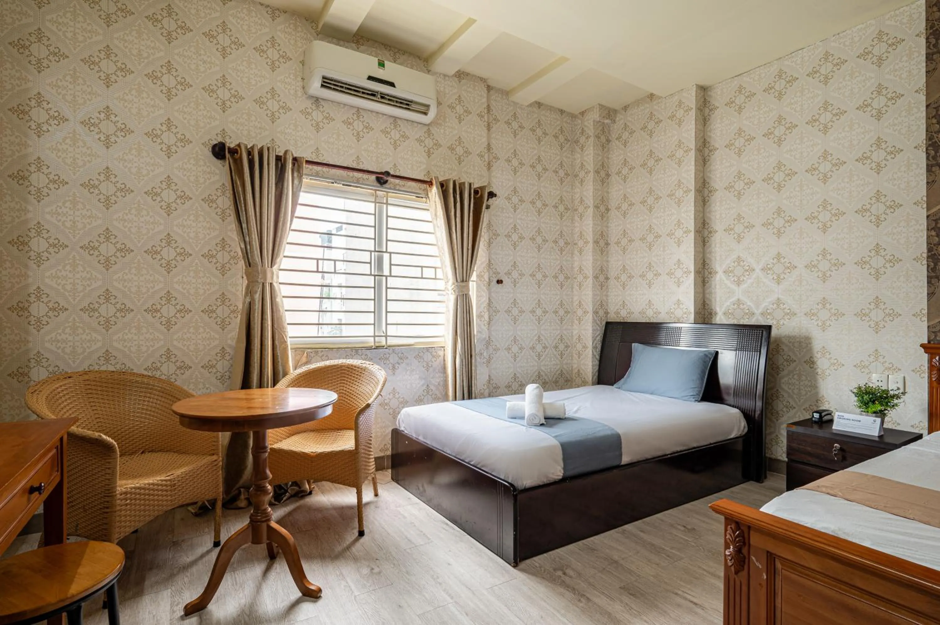 Bed in Hoàng Long Hotel By Cozrum