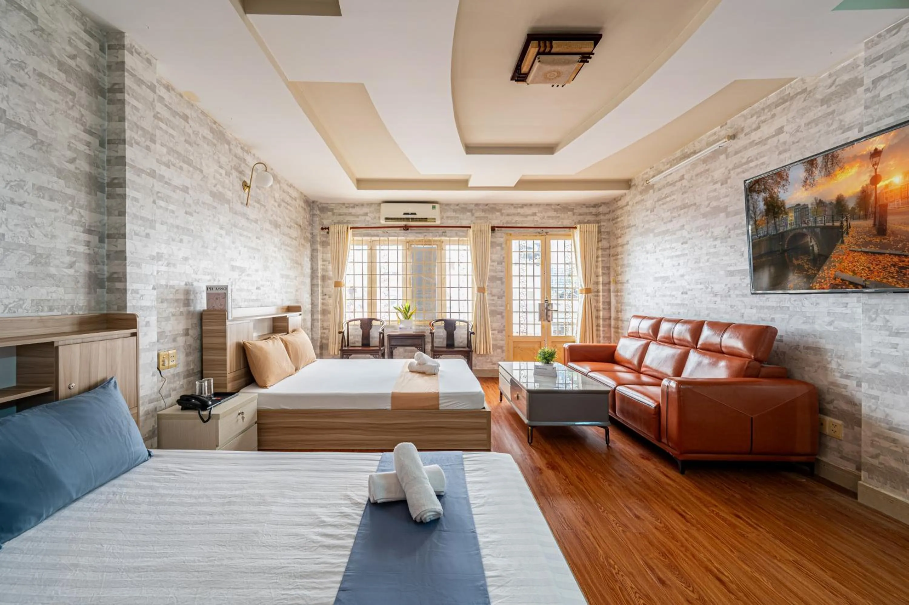 Bed in Hoàng Long Hotel By Cozrum