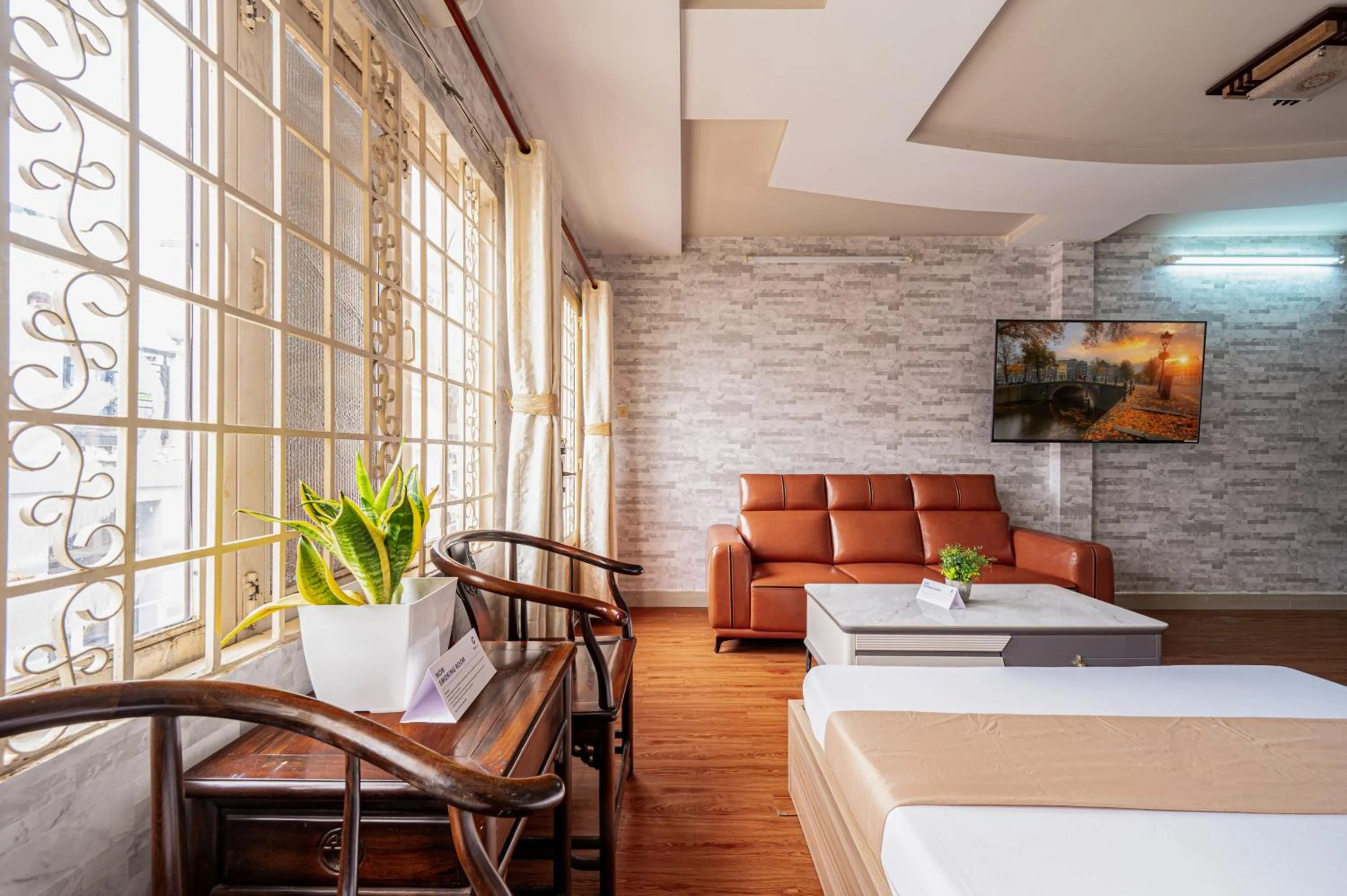 Bed in Hoàng Long Hotel By Cozrum