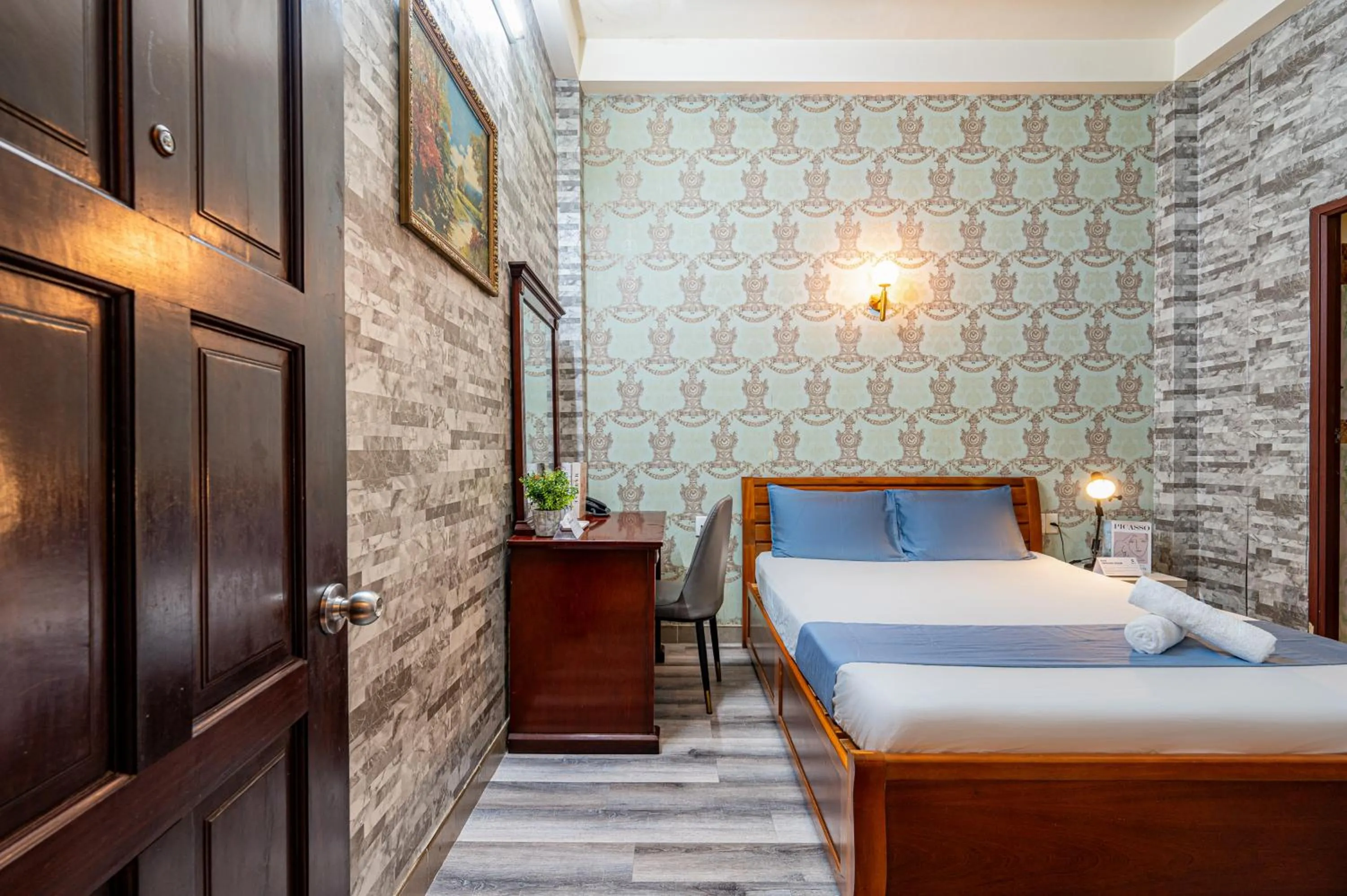 Bed in Hoàng Long Hotel By Cozrum