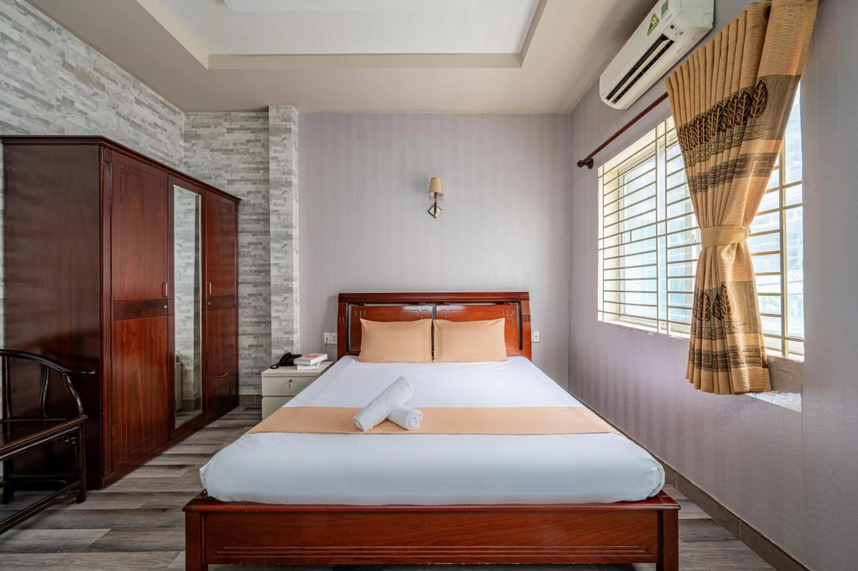 Bed in Hoàng Long Hotel By Cozrum Bed in Hoàng Long Hotel By Cozrum