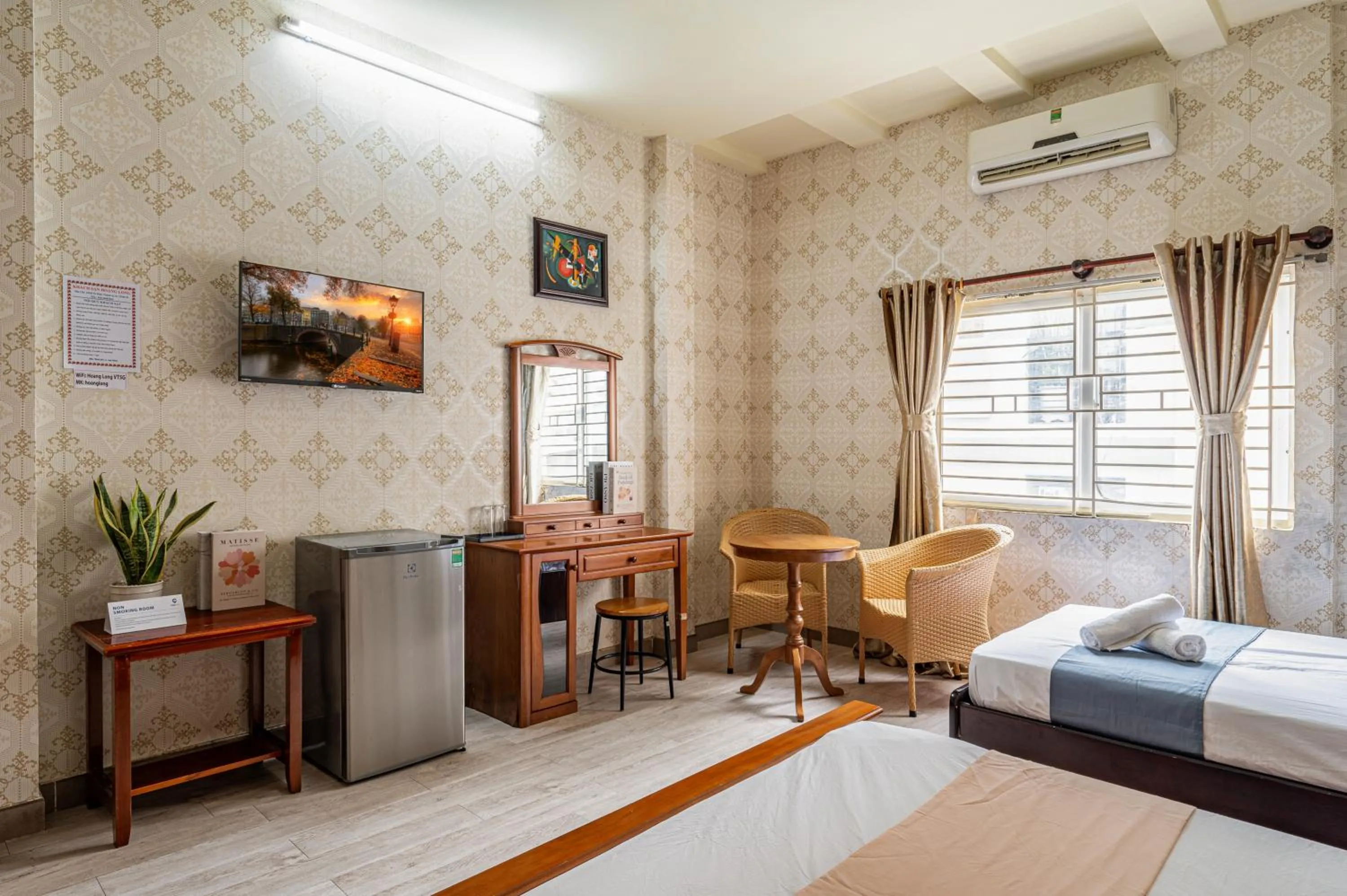 Bed in Hoàng Long Hotel By Cozrum