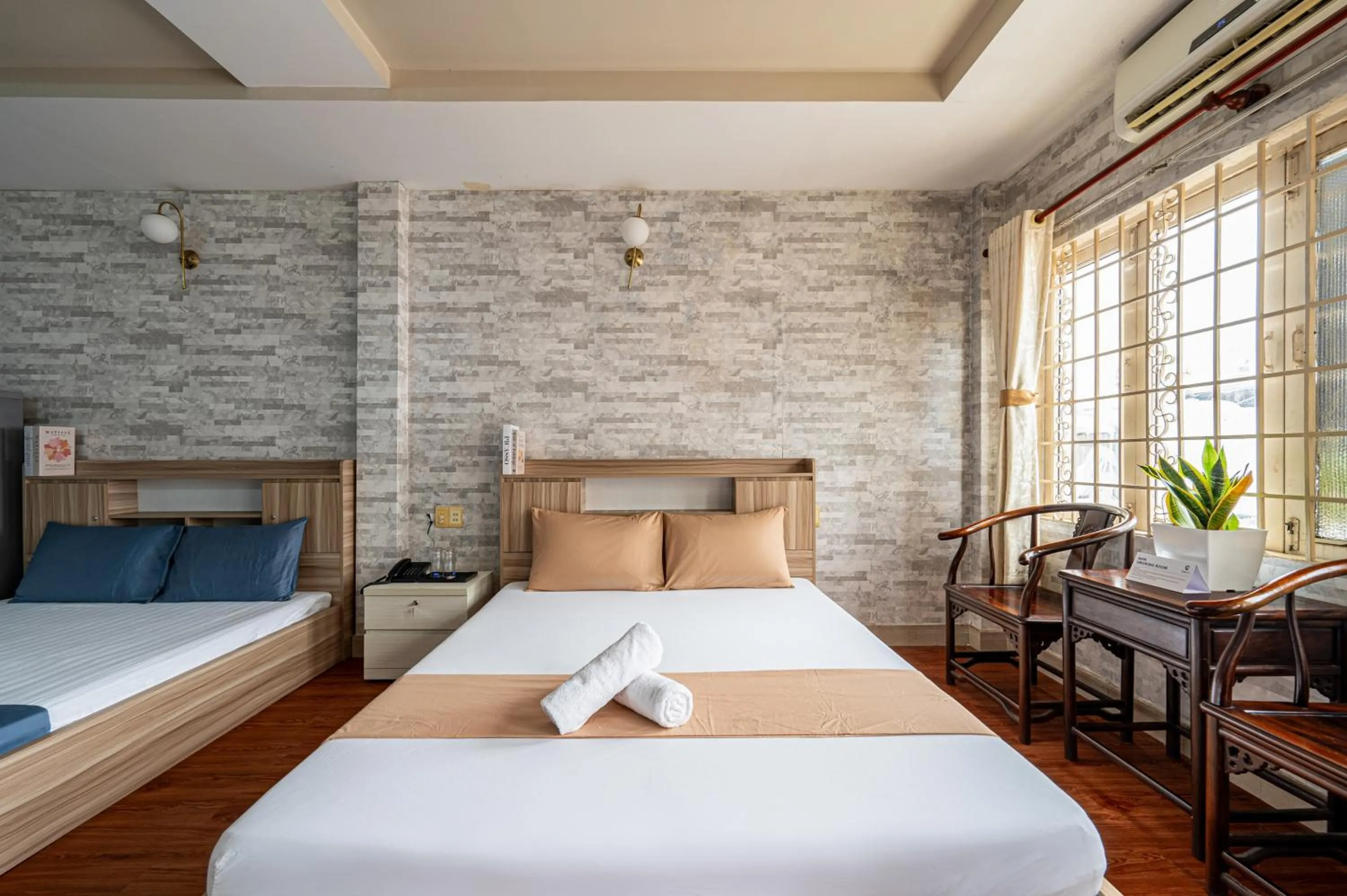 Bed in Hoàng Long Hotel By Cozrum