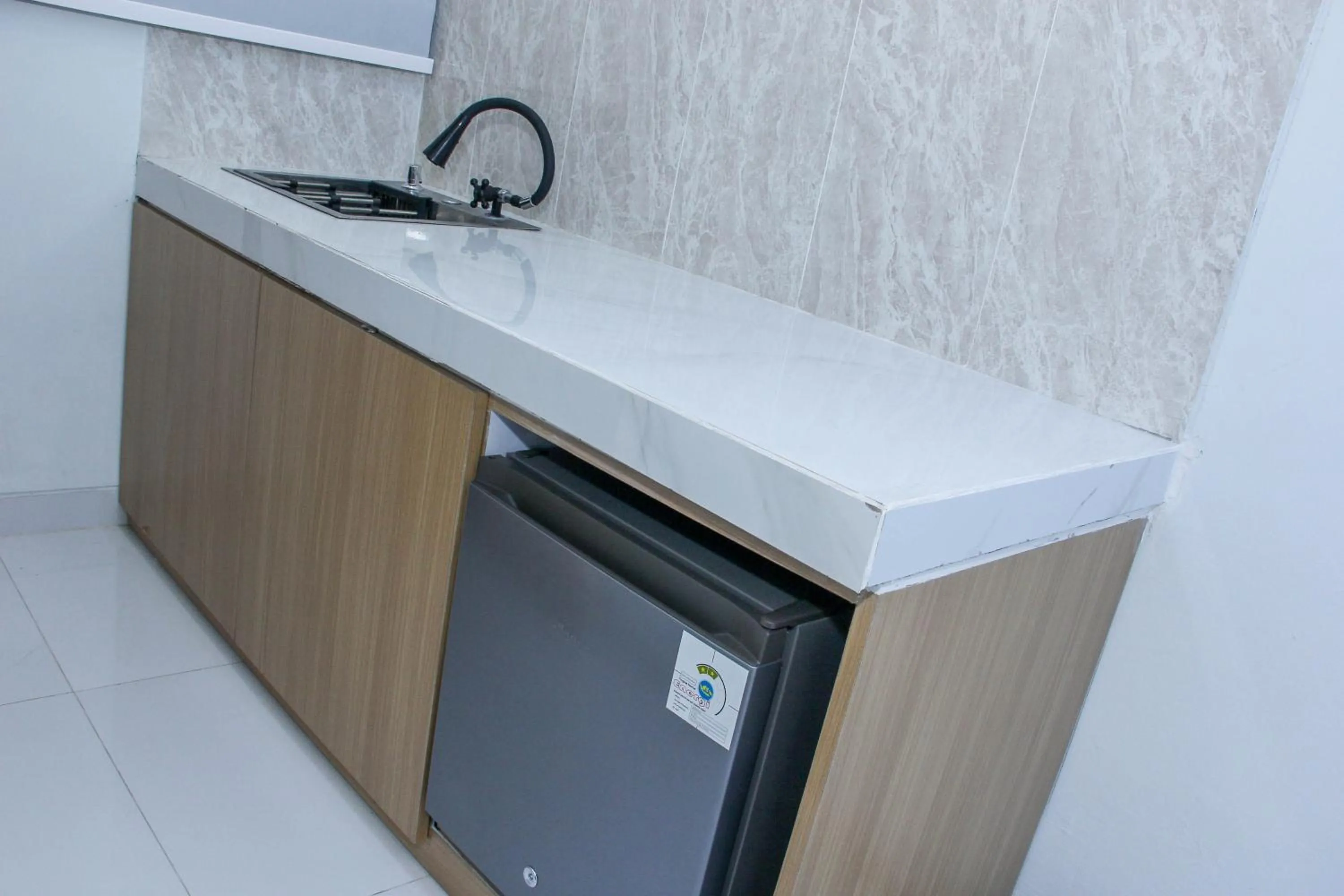 Kitchen or kitchenette in Laswi Syariah Guest House