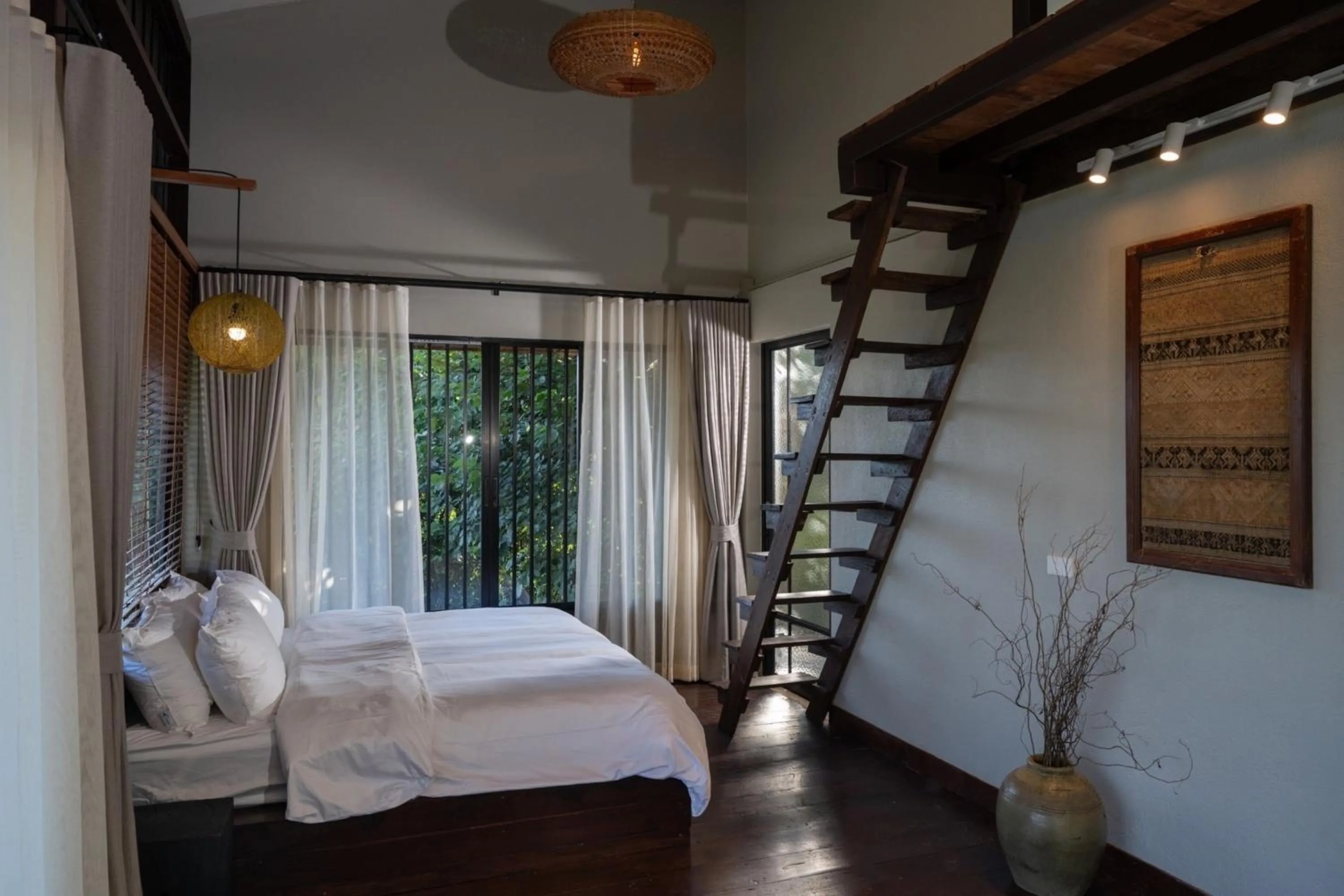 Bed in Chai Cheevit Maesa