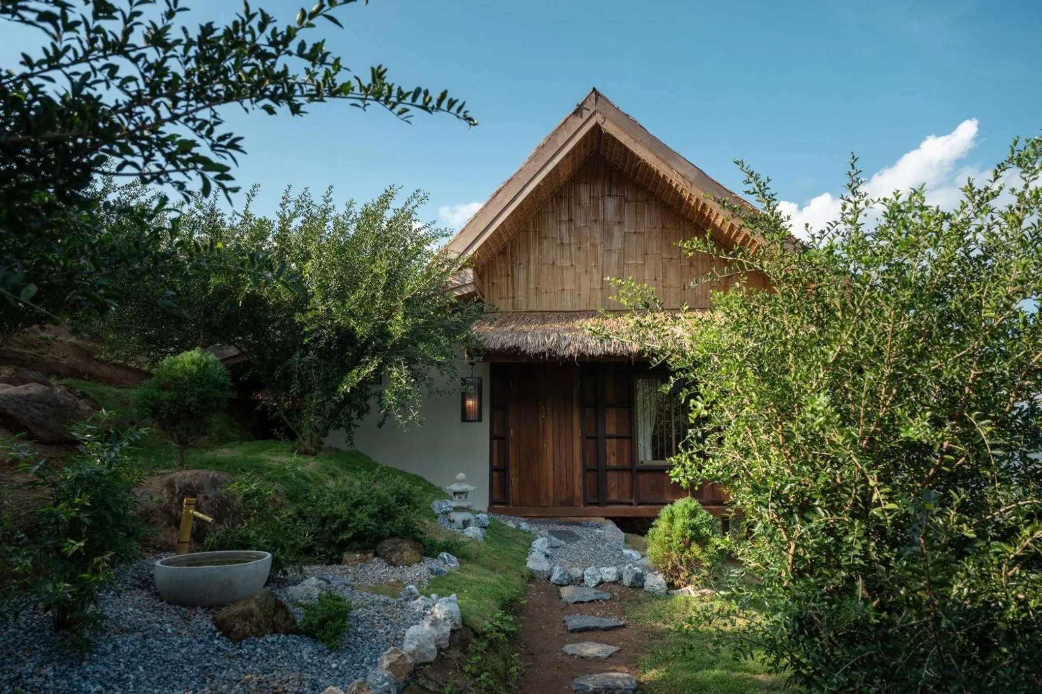 Property building in Chai Cheevit Maesa