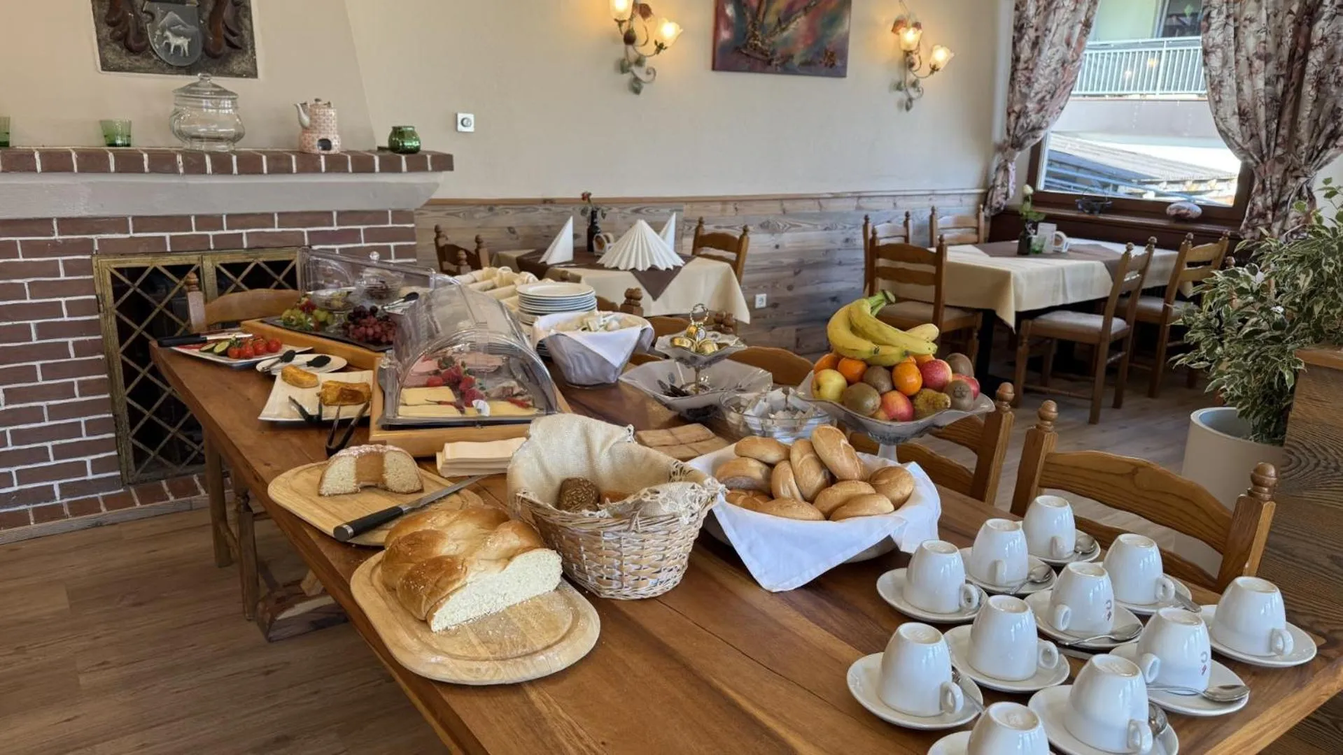 Breakfast in Weisses Rössl am See