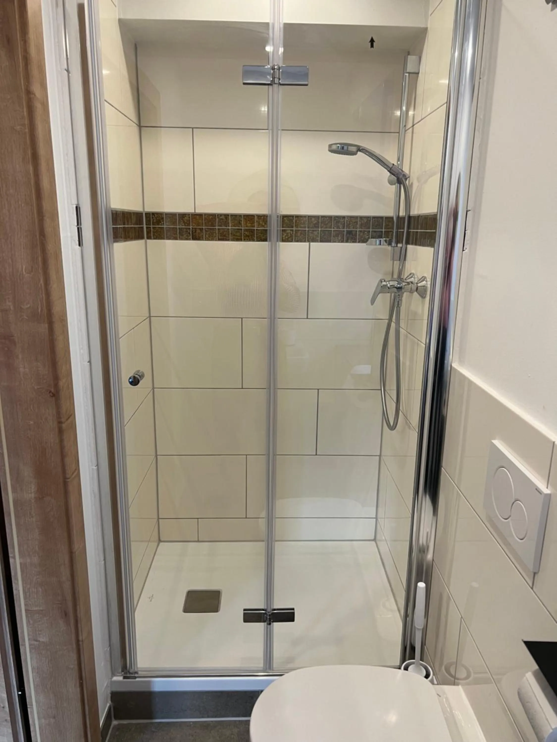 Shower in Weisses Rössl am See