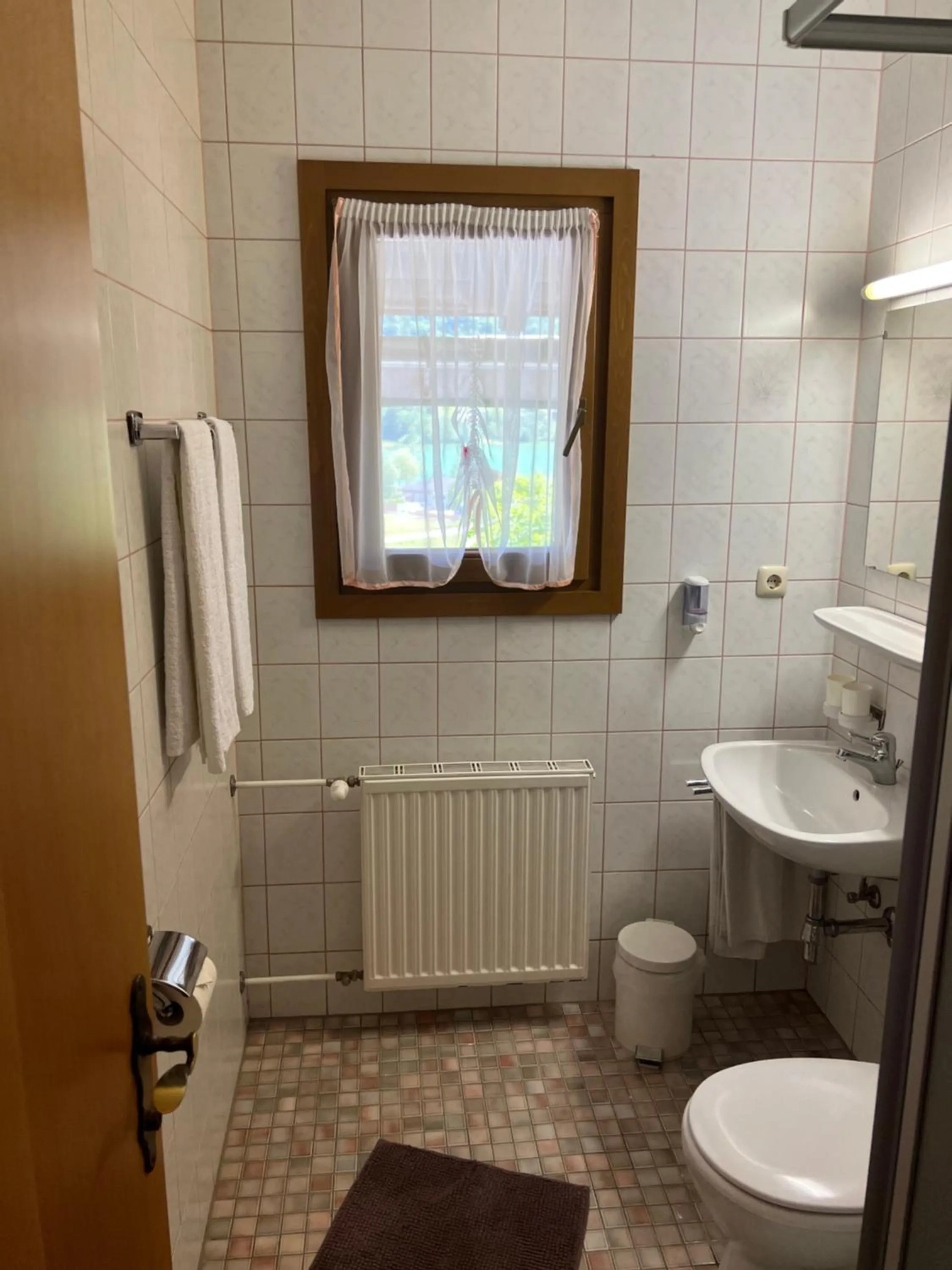 Bathroom in Weisses Rössl am See
