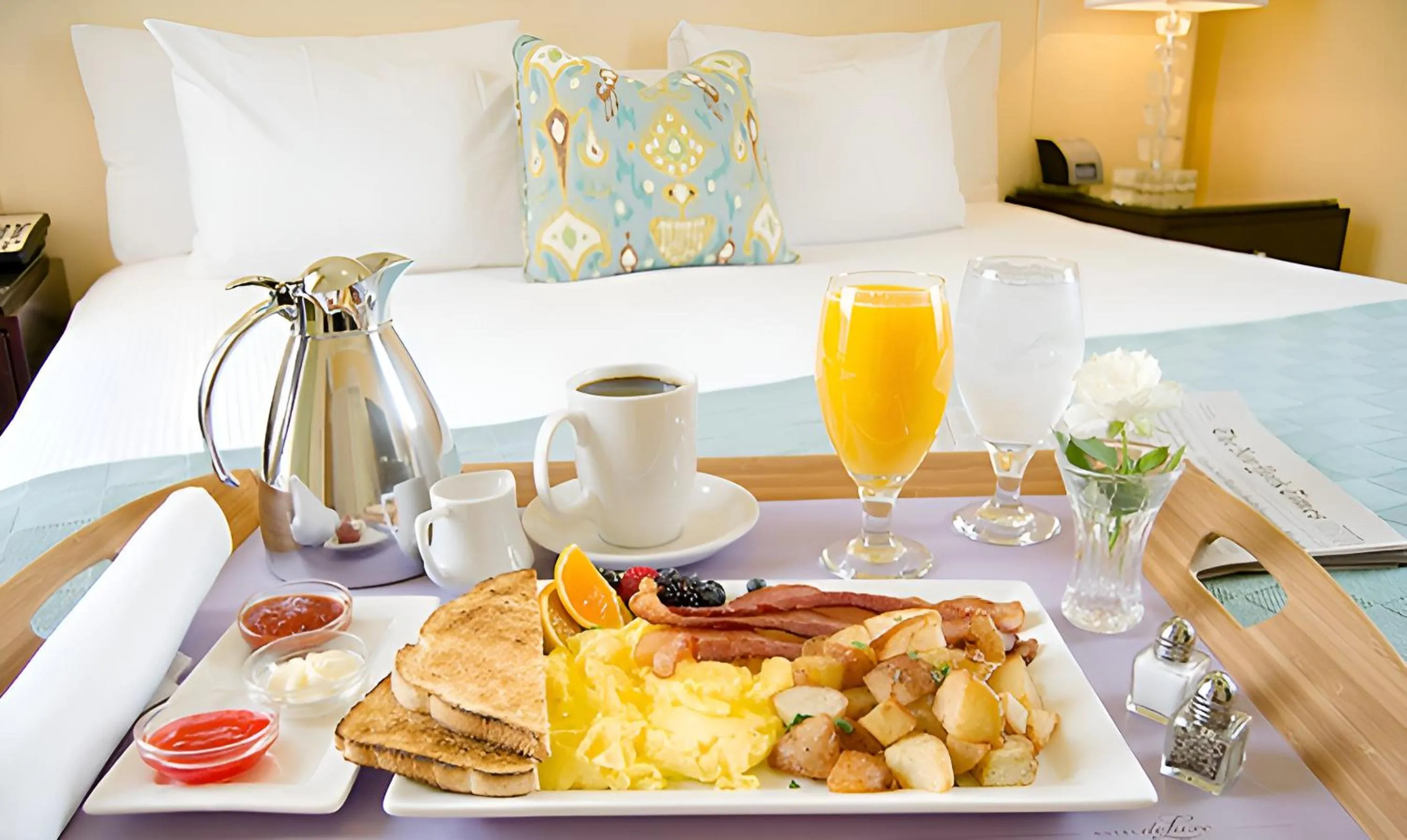 Breakfast in Arul's Hotel