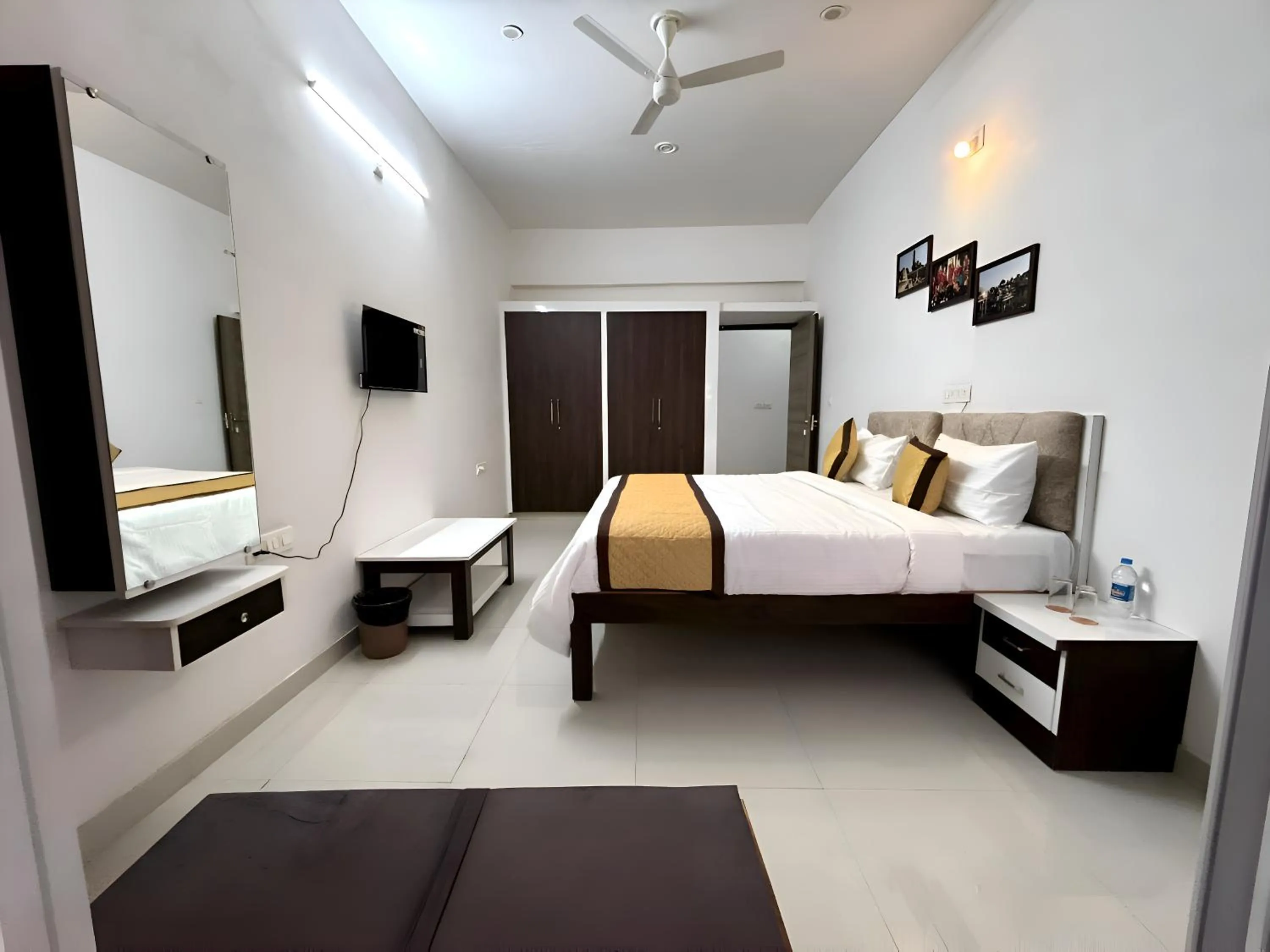 Bedroom, Bed in Arul's Hotel