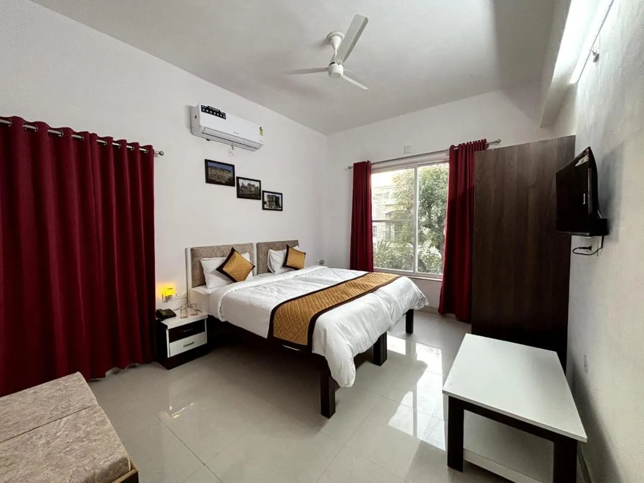 Bedroom, Bed in Arul's Hotel