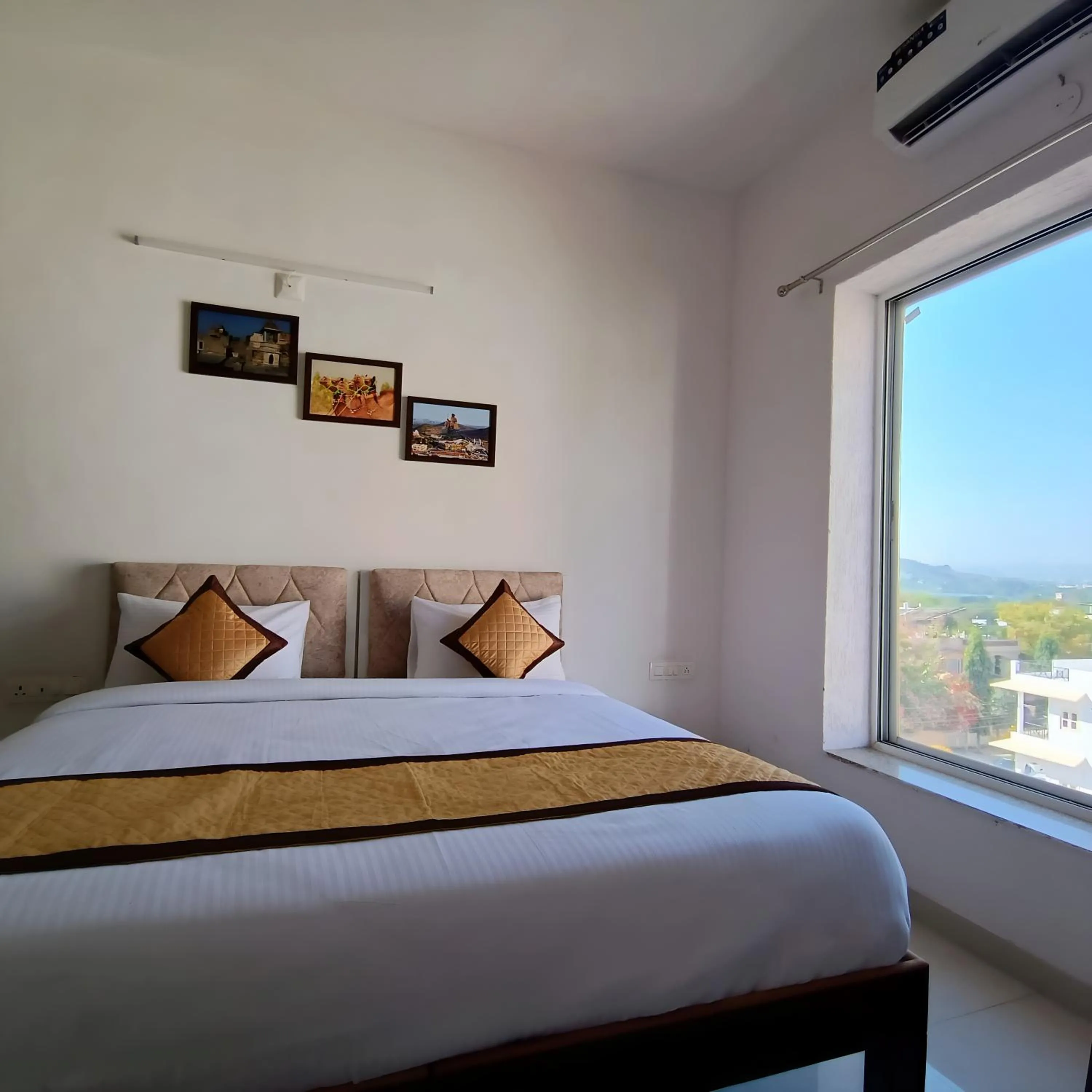 Bedroom, Bed in Arul's Hotel