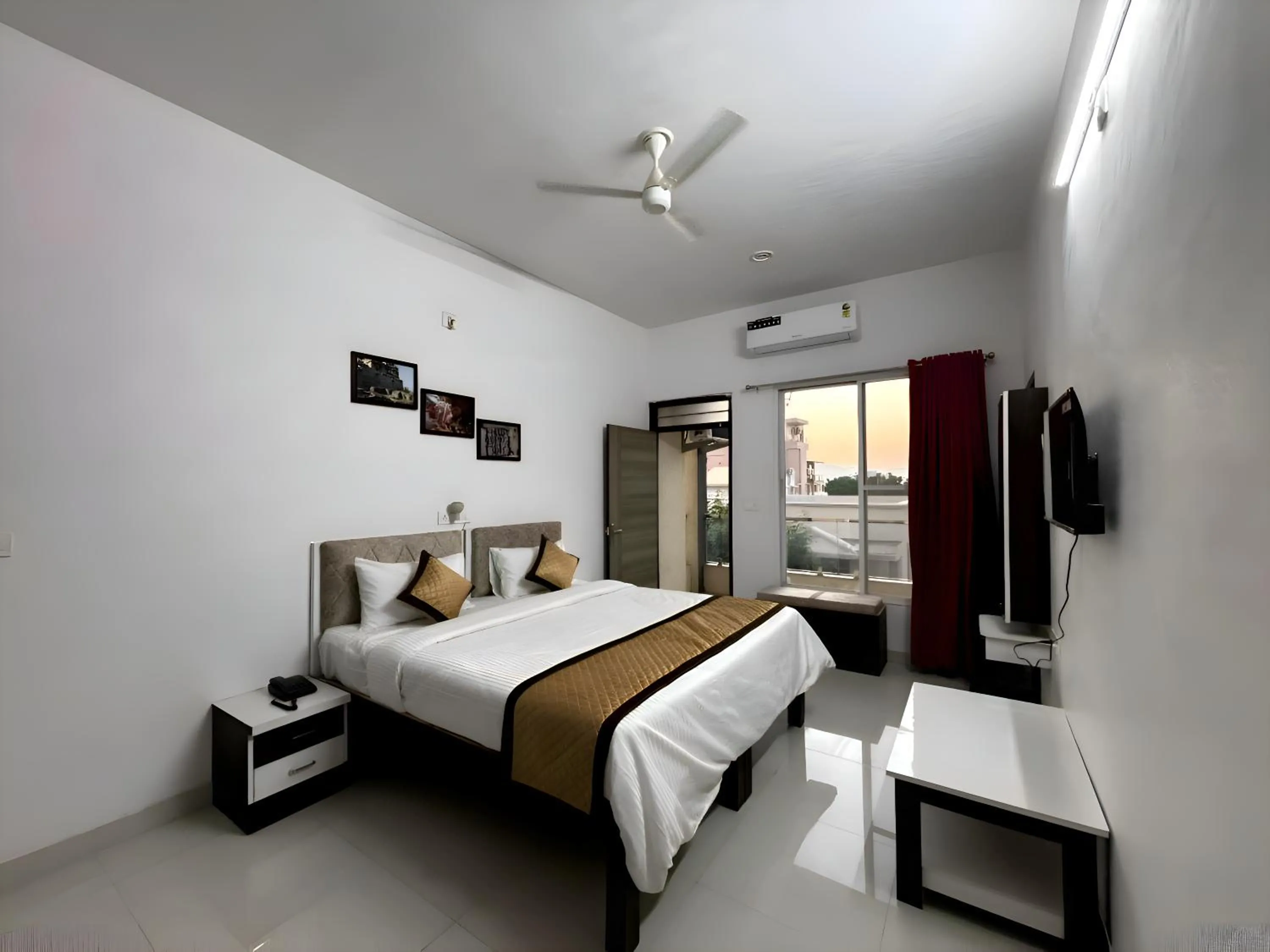 Bedroom, Bed in Arul's Hotel